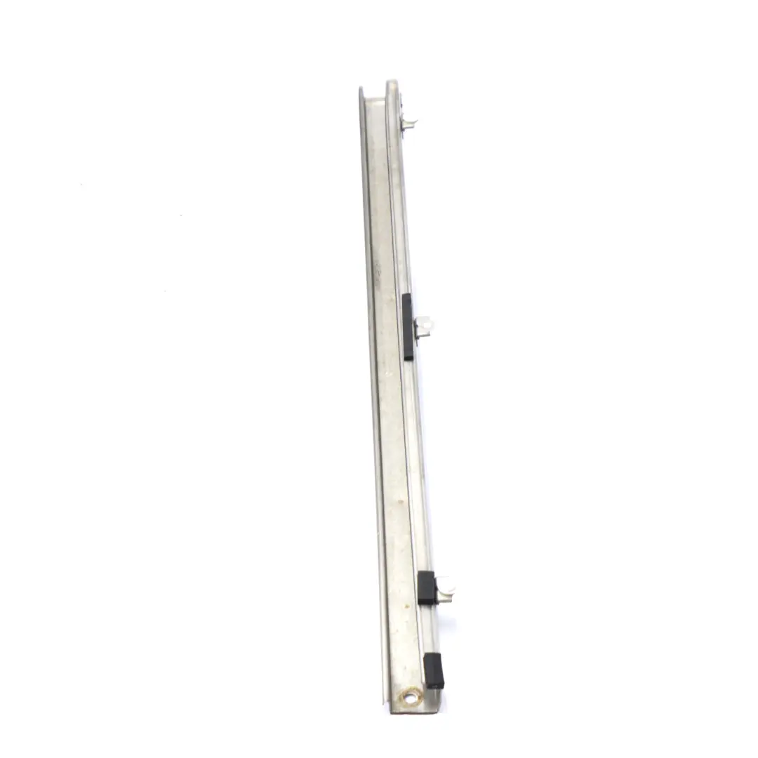 Guida per porta scorrevole Mercedes W447 Guida posteriore sinistra per con numero di parte A4477662100 Guida per porta scorrevole Mercedes W447 Guida posteriore sinistra - SKU A4477662100 - Numero di parte A4477662100