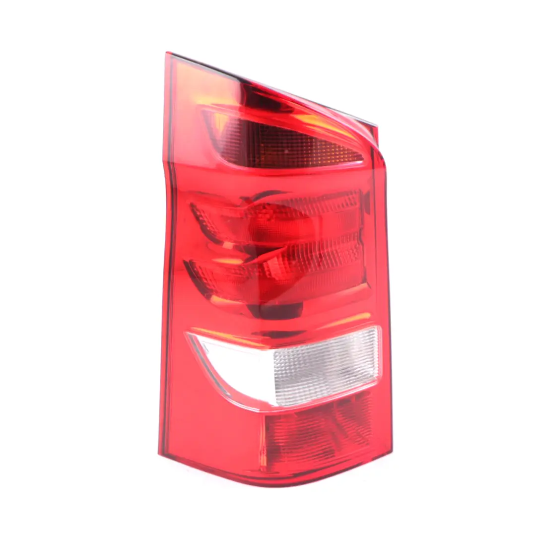 Luz Trasera Izquierda Tail Light Side Panel para Mercedes Vito W447 con número de pieza A4478200064 Mercedes Vito W447 Luz Trasera Izquierda Tail Light Side Panel - SKU A4478200064 - Número de pieza A4478200064