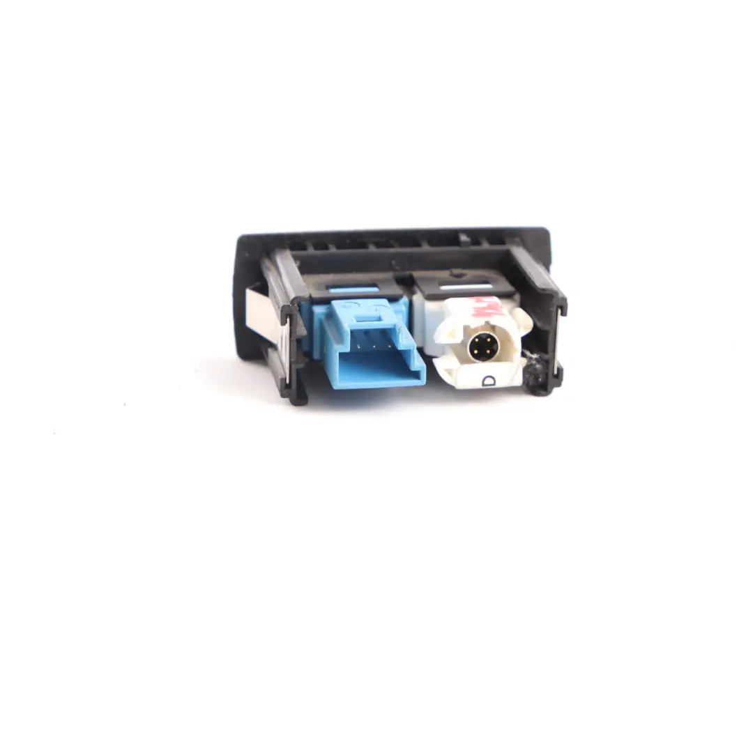 Złącze AUX USB Adapter Port Gniazdo do Mercedes Sprinter W906 o numerze A4478200087 Mercedes Sprinter W906 Złącze AUX USB Adapter Port Gniazdo - SKU A4478200087 - Numer Części A4478200087