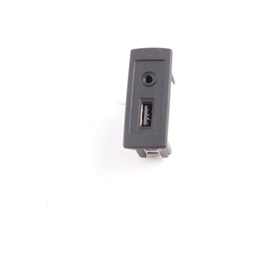 Stecker AUX USB Adapter Anschlussbuchse für Mercedes Sprinter W906 mit Teilenummer A4478200087 Mercedes Sprinter W906 Stecker AUX USB Adapter Anschlussbuchse - SKU A4478200087 - Teilenummer A4478200087