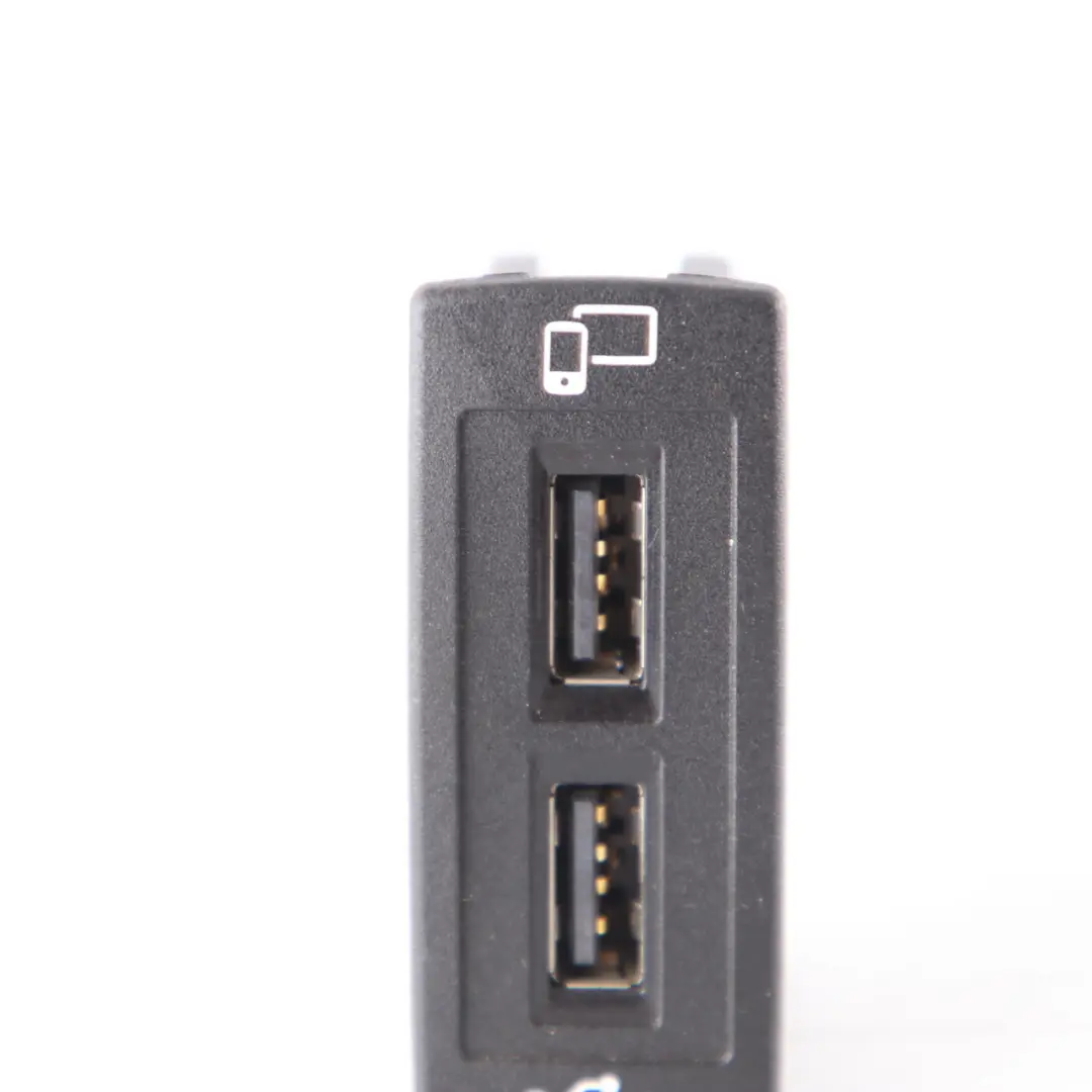 Mercedes Vito W447 USB Port Socket Adapter Plug Connector Unit - SKU A4478200902 - Part number A4478200902