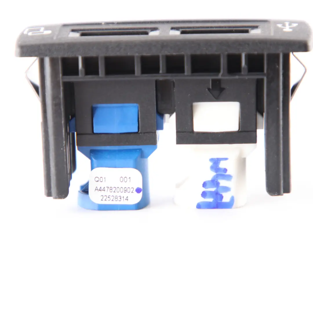 USB-Anschluss Buchse Adapter Steckereinheit für Mercedes Vito W447 mit Teilenummer A4478200902 Mercedes Vito W447 USB-Anschluss Buchse Adapter Steckereinheit - SKU A4478200902 - Teilenummer A4478200902