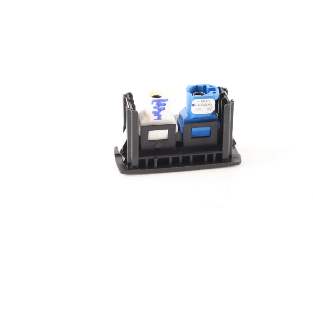 Porta USB Adattatore Plug Connettore Unità per Mercedes Vito W447 con numero di parte A4478200902 Mercedes Vito W447 Porta USB Adattatore Plug Connettore Unità - SKU A4478200902 - Numero di parte A4478200902