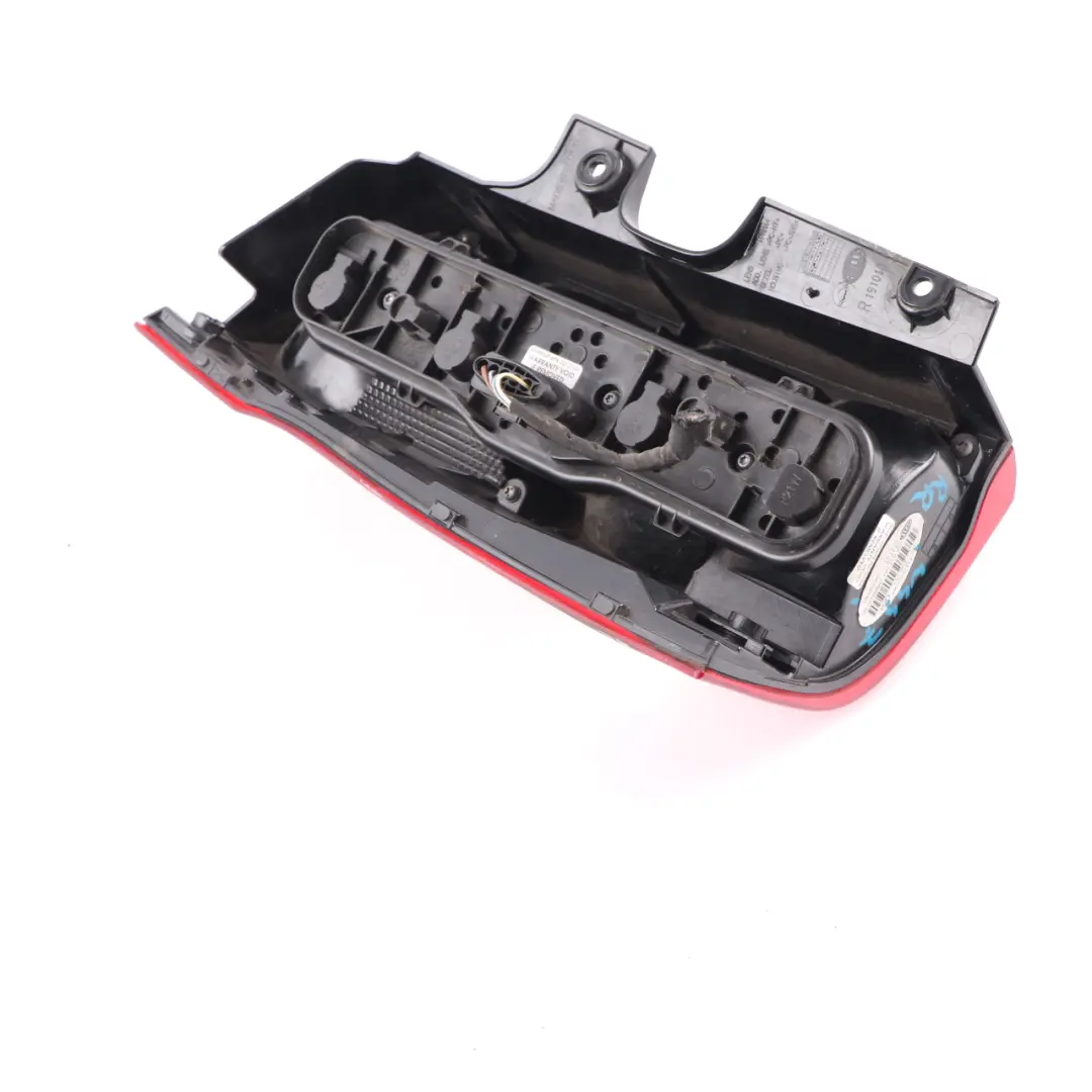 Luz Trasera Derecha Tail Light Side Panel para Mercedes Vito W447 con número de pieza A4478201264 Mercedes Vito W447 Luz Trasera Derecha Tail Light Side Panel - SKU A4478201264 - Número de pieza A4478201264