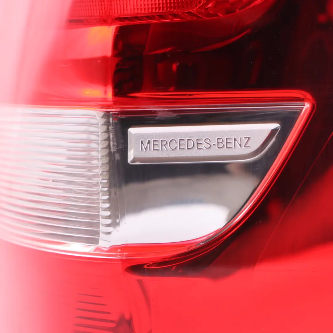 Luz Trasera Derecha Tail Light Side Panel para Mercedes Vito W447 con número de pieza A4478201264 Mercedes Vito W447 Luz Trasera Derecha Tail Light Side Panel - SKU A4478201264 - Número de pieza A4478201264