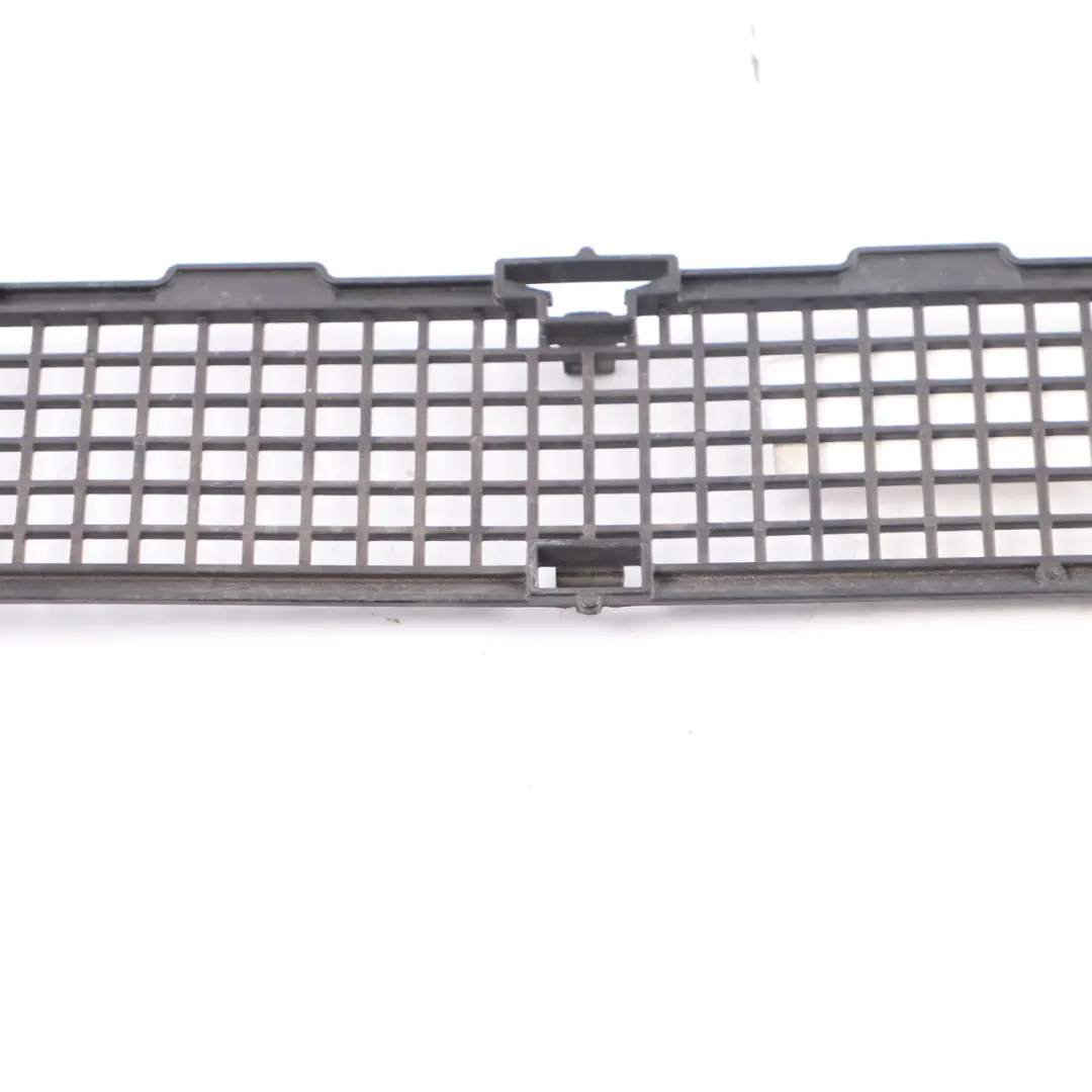 Luftein lasskanal Gitter für Mercedes Vito W447 mit Teilenummer A4478308402 Mercedes Vito W447 Luftein lasskanal Gitter - SKU A4478308402 - Teilenummer A4478308402