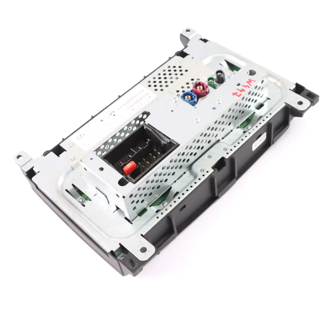 Unité de tête Mercedes W447 Radio Navigation Audio 15 Unité contrôle pour à propos du numéro de pièce A4479002405 Unité de tête Mercedes W447 Radio Navigation Audio 15 Unité contrôle - SKU A4479002405 - Numéro de pièce A4479002405