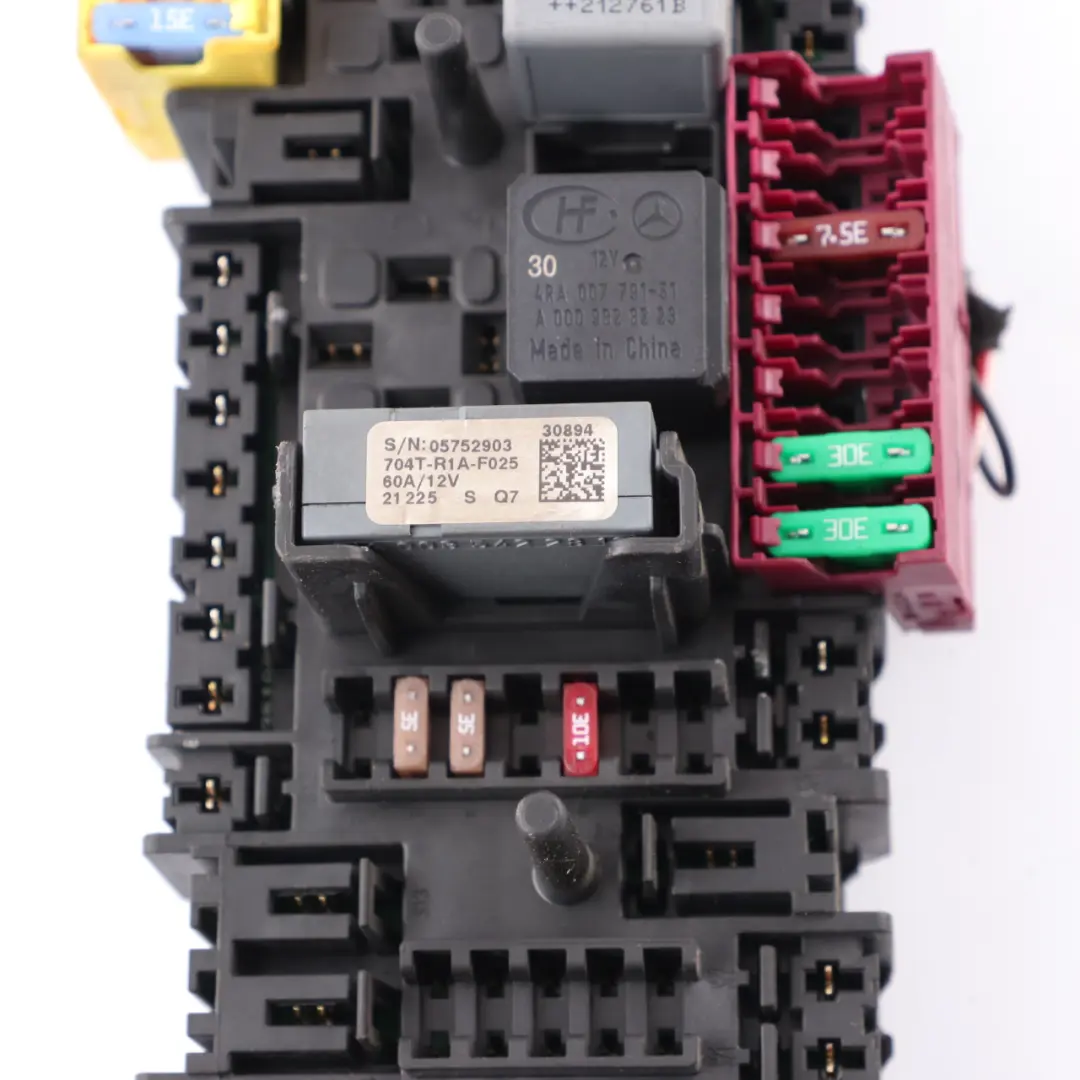 Mercedes W447 Vorderseite Sicherungskasten Relais Steuergerät Modul - SKU A4479060117 - Teilenummer A4479060117
