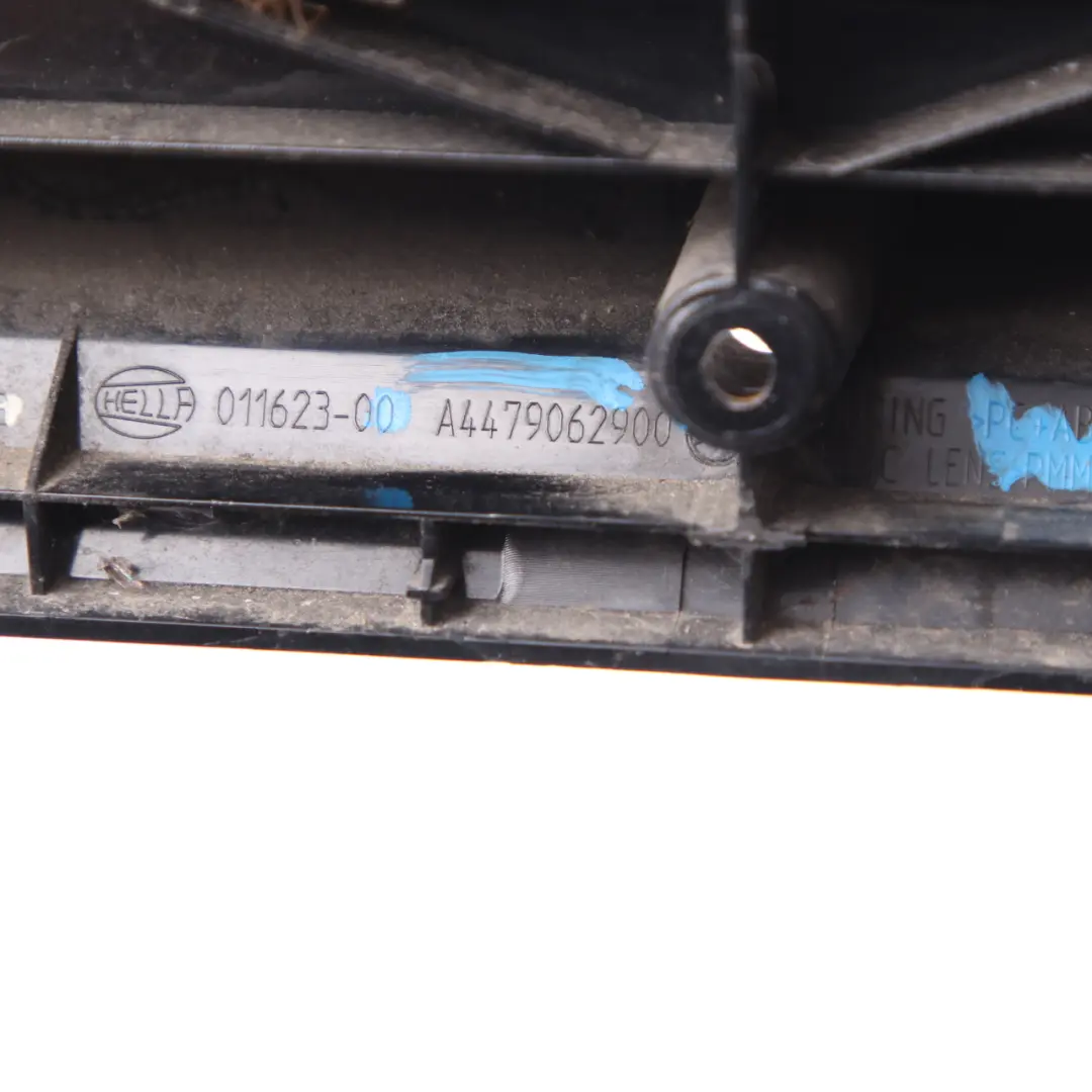 Tercera luz de freno Luz de freno trasera adicional para Mercedes W447 con número de pieza A4479062900 Mercedes W447 Tercera luz de freno Luz de freno trasera adicional - SKU A4479062900 - Número de pieza A4479062900