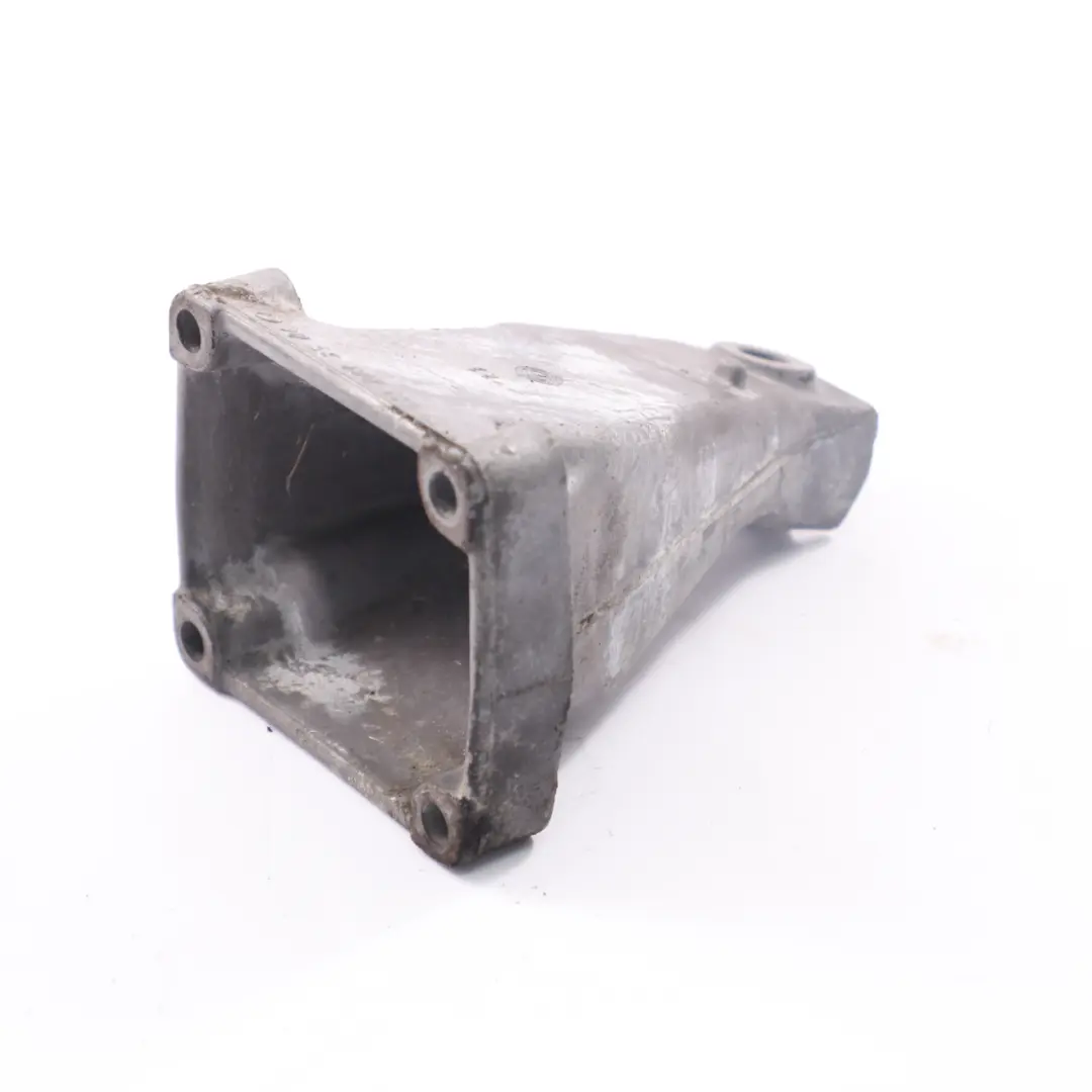 Supporto motore Mercedes W901 OM601 Supporto destro Staffa per con numero di parte A6012233504 Supporto motore Mercedes W901 OM601 Supporto destro Staffa - SKU A6012233504 - Numero di parte A6012233504