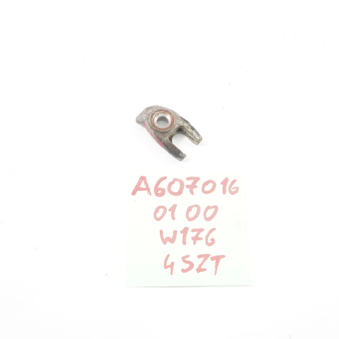 Soporte inyector Mercedes W176 W246 OM607 Soporte boquilla para con número de pieza A6070160100 Soporte inyector Mercedes W176 W246 OM607 Soporte boquilla - SKU A6070160100 - Número de pieza A6070160100