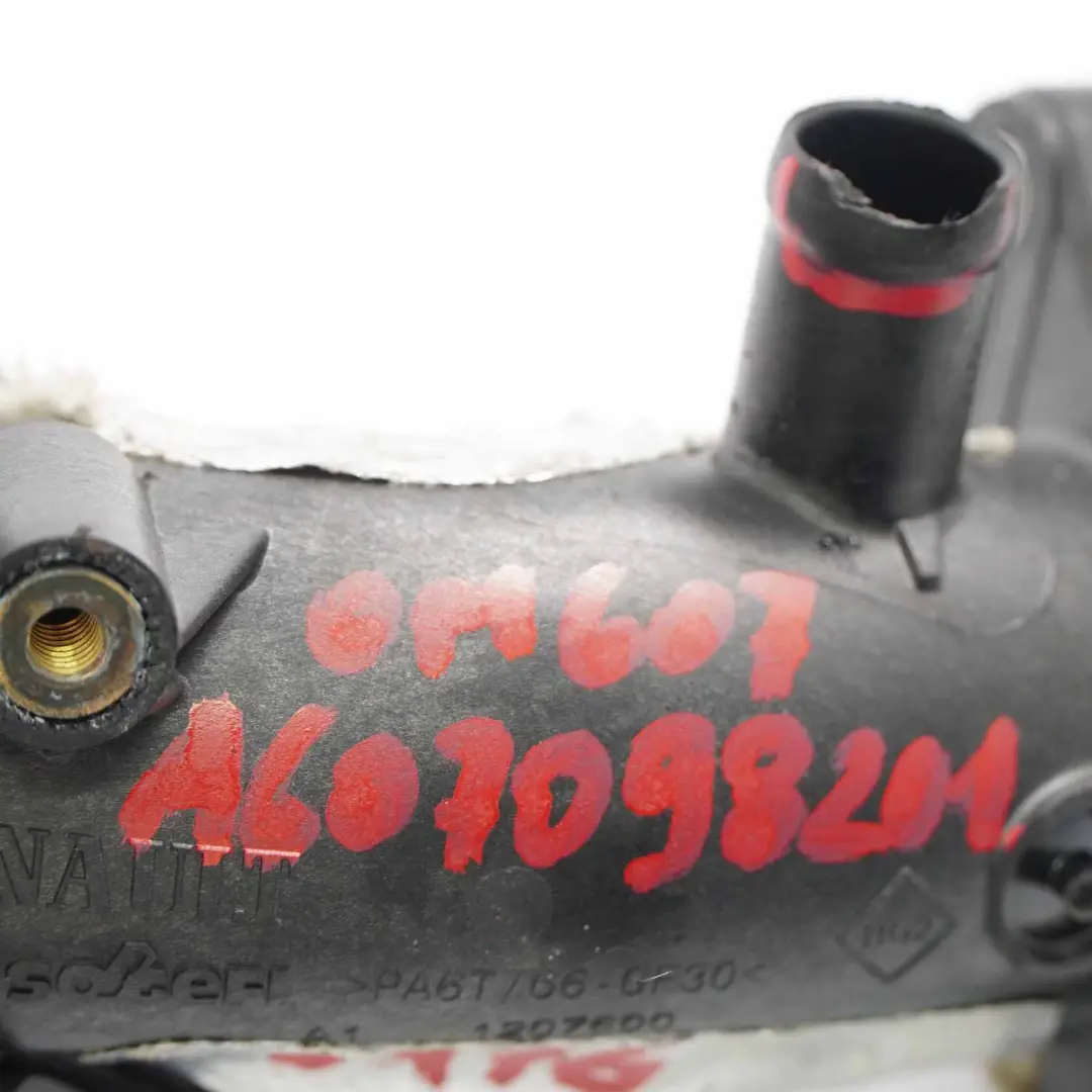 OM607 Luftansaugschlauch Rohr Ladeluftkühler für Mercedes W176 W246 mit Teilenummer A6070980201 Mercedes W176 W246 OM607 Luftansaugschlauch Rohr Ladeluftkühler - SKU A6070980201 - Teilenummer A6070980201