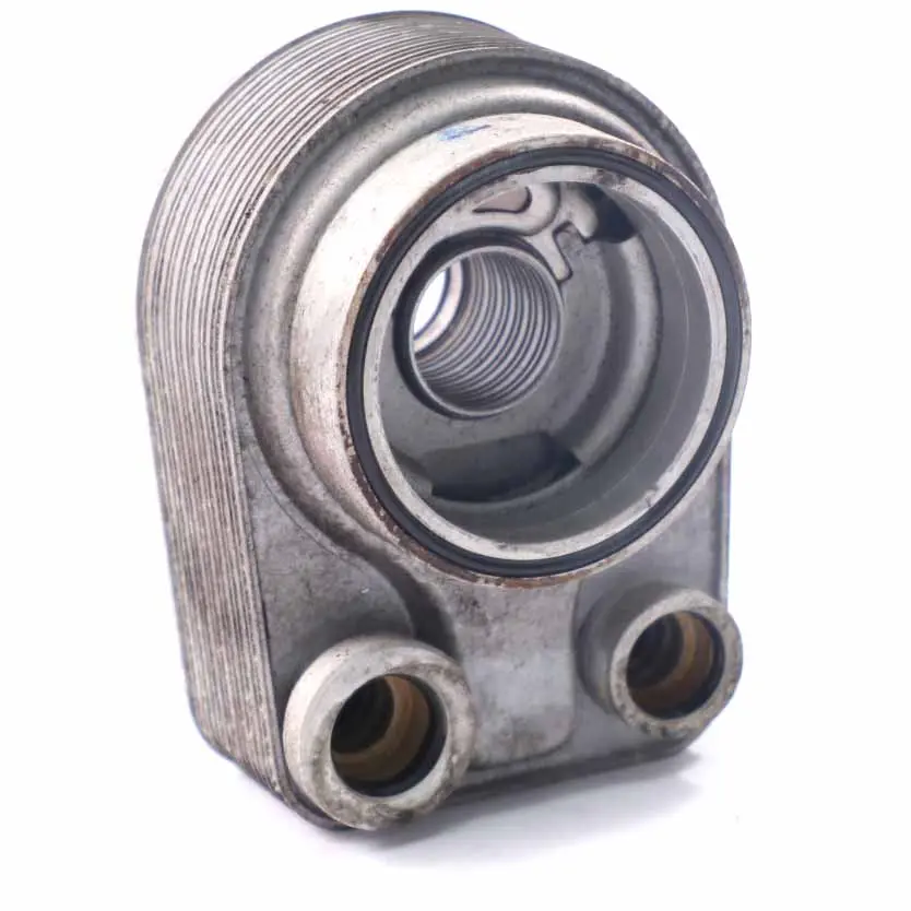 Intercambiador de calor Unidad de refrigeración aceite del motor para Mercedes W415 con número de pieza A6071800237 Mercedes W415 Intercambiador de calor Unidad de refrigeración aceite del motor - SKU A6071800237 - Número de pieza A6071800237