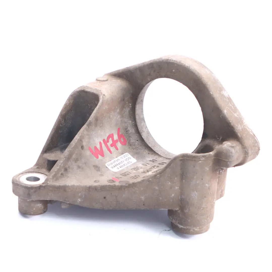 OM607 Soporte cojinete eje transmisión inferior derecho trasero para Mercedes W176 con número de pieza A6072050101 Mercedes W176 OM607 Soporte cojinete eje transmisión inferior derecho trasero - SKU A6072050101 - Número de pieza A6072050101