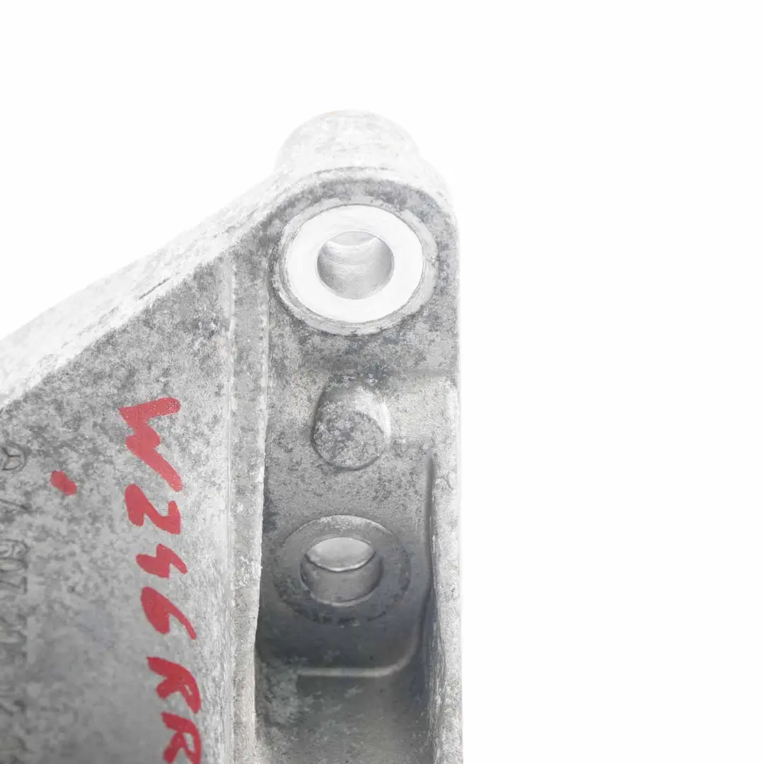 Łapa Mocowanie Podpora Półosi Prawy Tył do Mercedes W176 o numerze A6072050201 Mercedes W176 Łapa Mocowanie Podpora Półosi Prawy Tył - SKU A6072050201 - Numer Części A6072050201