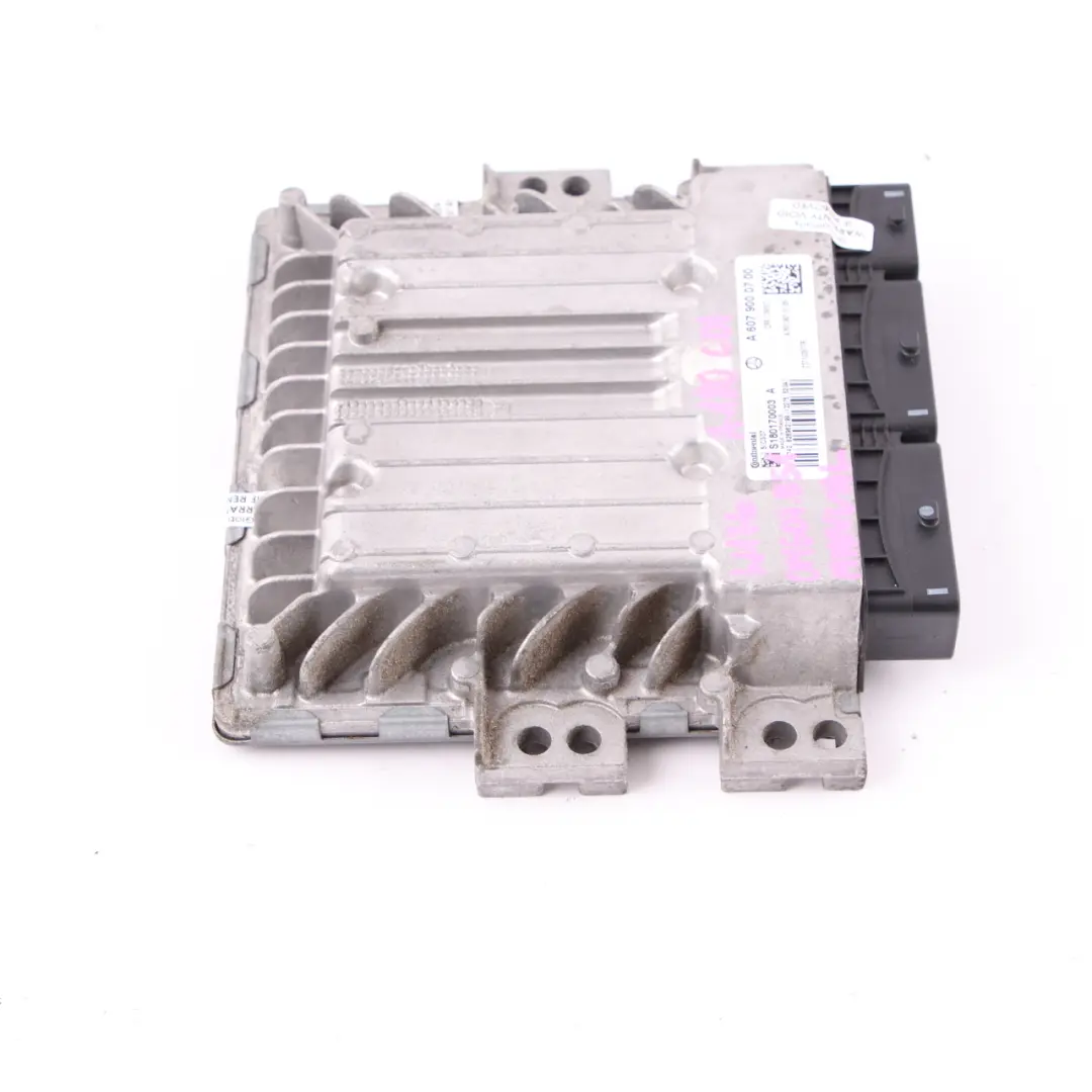 A180 CDI OM607.951 Engine Control Unit Module ECU to Mercedes W176 with Part number A6079000700 Mercedes W176 A180 CDI OM607.951 Engine Control Unit Module ECU - SKU A6079000700 - Part number A6079000700