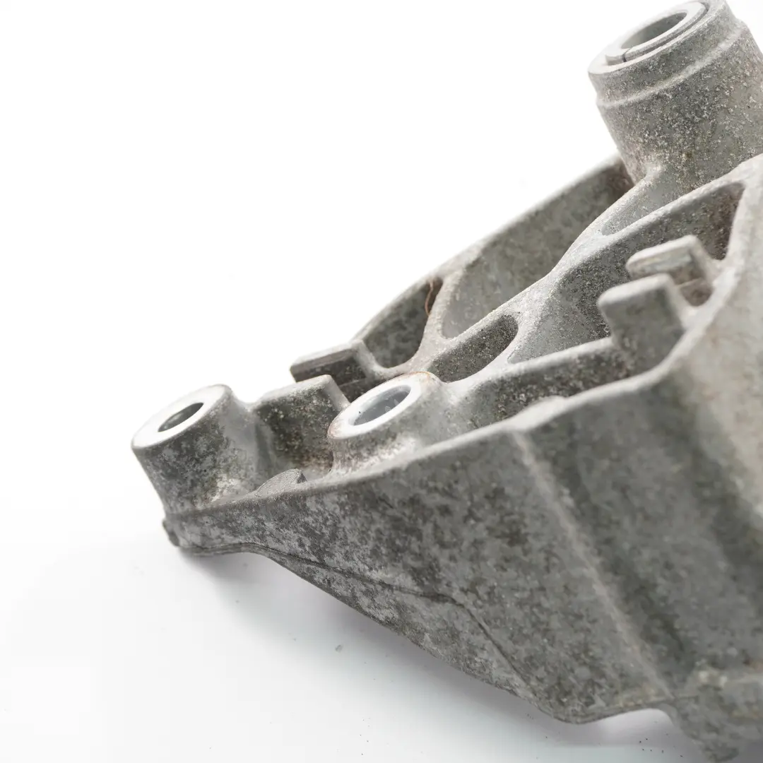 Supporto albero motore Mercedes W177 W247 OM608 Supporto staffa - SKU A6082050001 - Numero di parte A6082050001