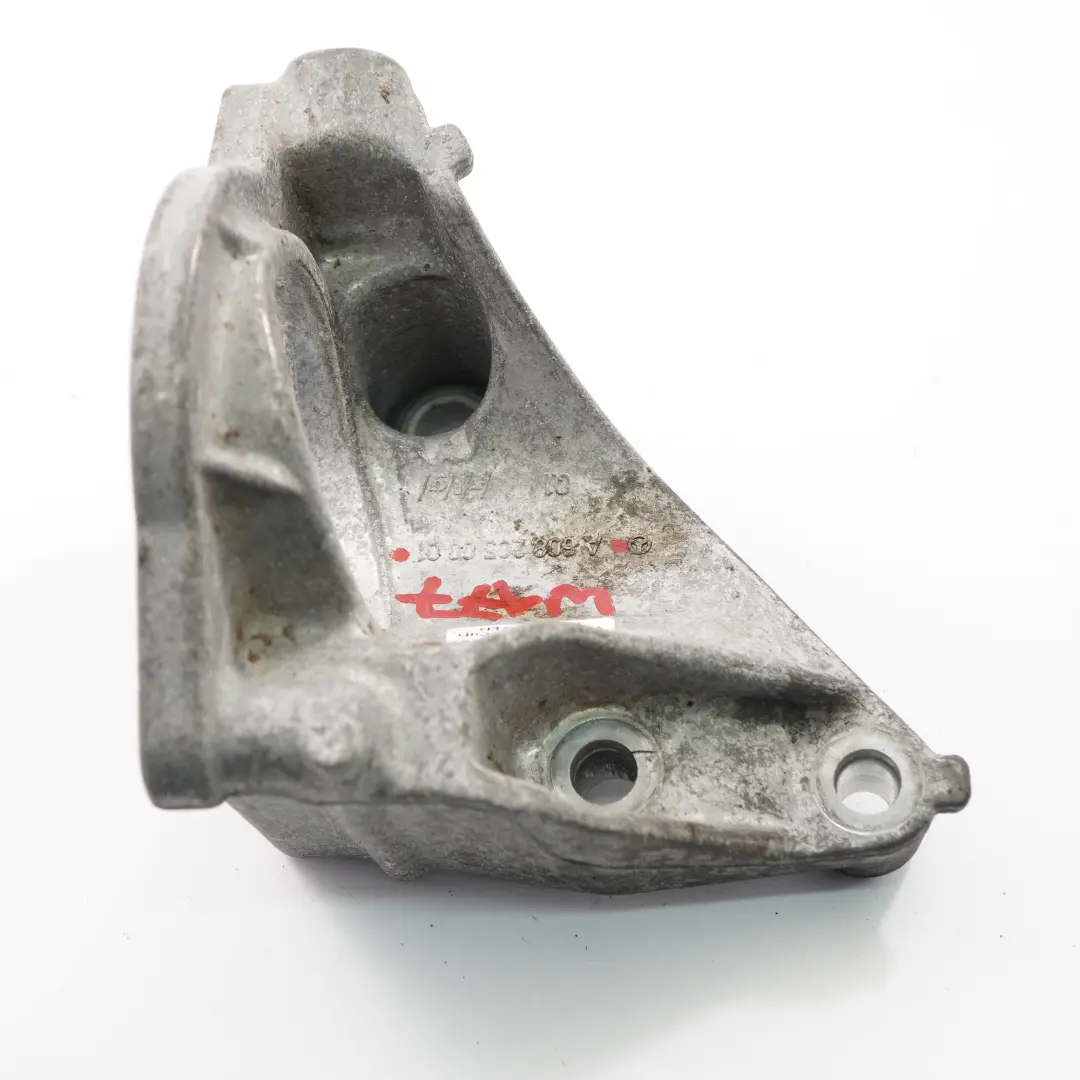 OM608 Mocowanie Podpora Półosi do Mercedes W177 W247 o numerze A6082050001 Mercedes W177 W247 OM608 Mocowanie Podpora Półosi - SKU A6082050001 - Numer Części A6082050001