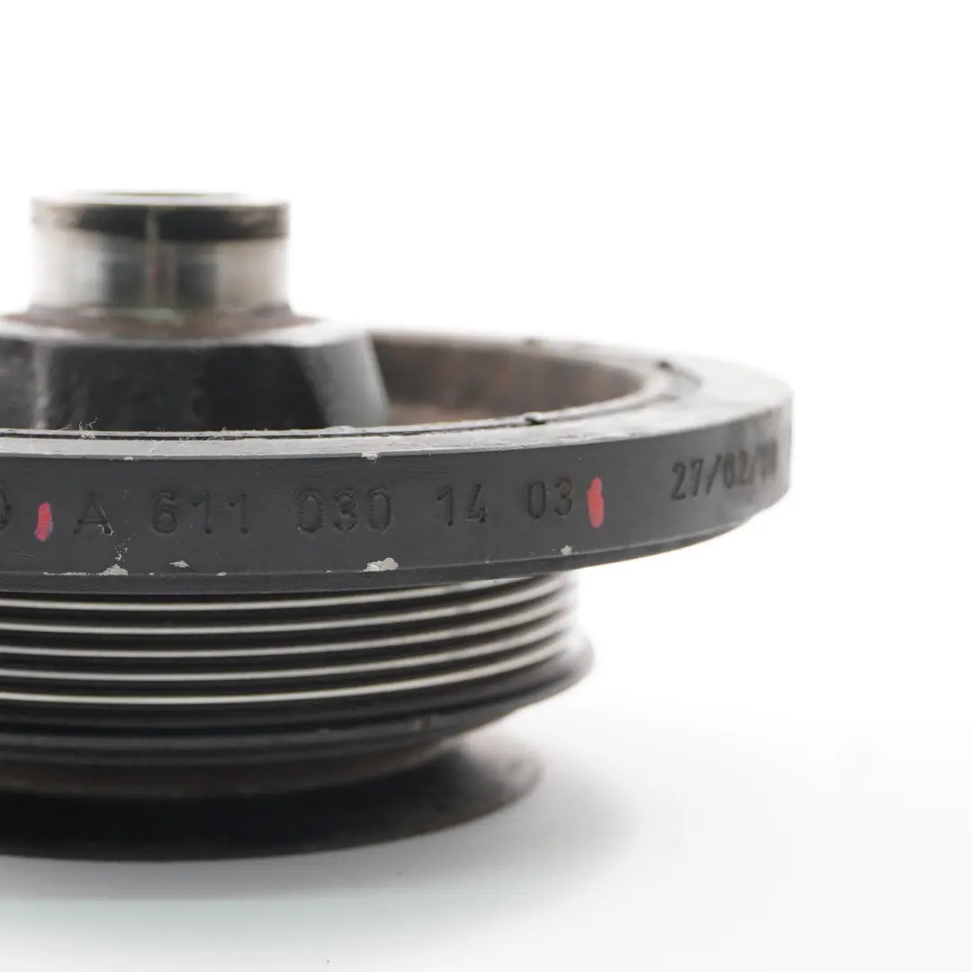 OM611 Amortiguador de vibraciones Polea del cigüeñal para Mercedes W906 con número de pieza A6110301403 Mercedes W906 OM611 Amortiguador de vibraciones Polea del cigüeñal - SKU A6110301403 - Número de pieza A6110301403
