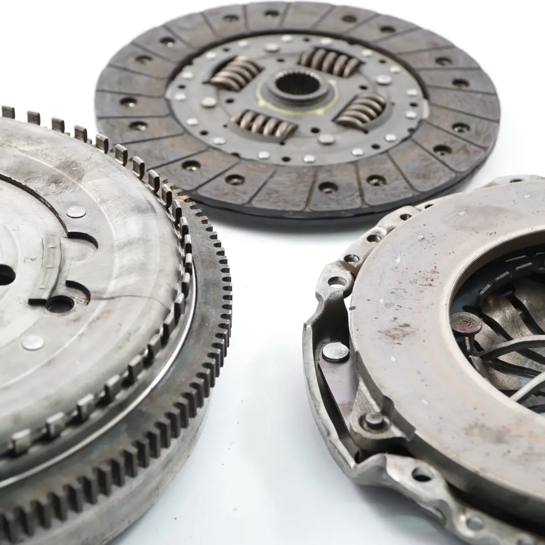 W903 OM611 Sprzęgło Dwumas Komplet do Mercedes o numerze A6110302005 Mercedes W903 OM611 Sprzęgło Dwumas Komplet - SKU A6110302005 - Numer Części A6110302005