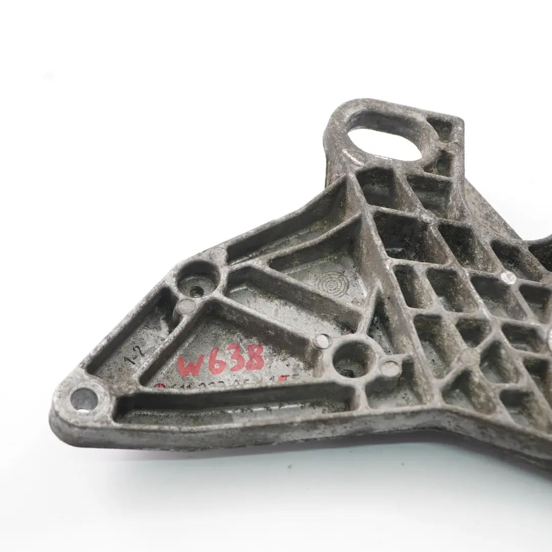 Soporte Motor Mercedes W638 W901 W905 OM611 Soporte para con número de pieza A6112230541 Soporte Motor Mercedes W638 W901 W905 OM611 Soporte - SKU A6112230541 - Número de pieza A6112230541