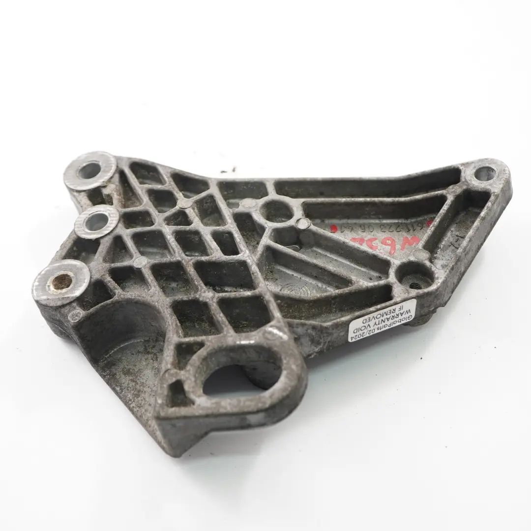 Soporte Motor Mercedes W638 W901 W905 OM611 Soporte para con número de pieza A6112230541 Soporte Motor Mercedes W638 W901 W905 OM611 Soporte - SKU A6112230541 - Número de pieza A6112230541