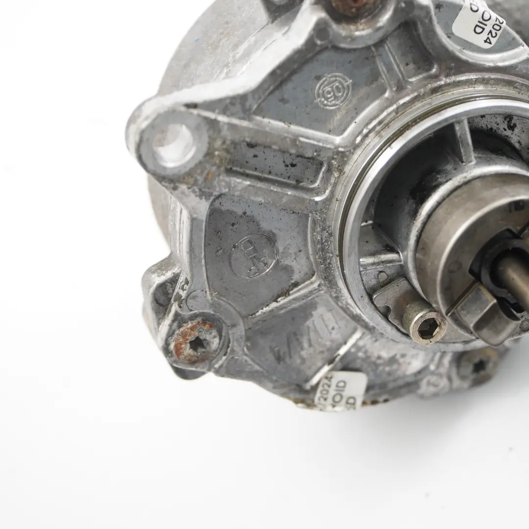 W901 W902 W903 W904 W905 OM611 Vacuum Pump to Mercedes Sprinter with Part number A6112300265 Mercedes Sprinter W901 W902 W903 W904 W905 OM611 Vacuum Pump - SKU A6112300265 - Part number A6112300265