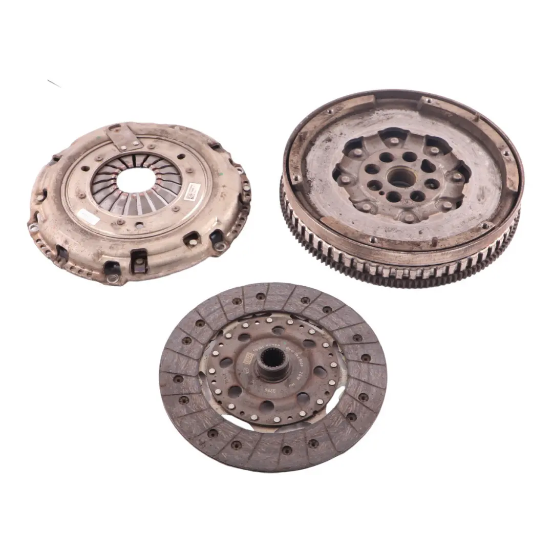 Clutch Kit Mercedes Sprinter W447 OM622.951 DMF Flywheel to with Part number A6220300205 Clutch Kit Mercedes Sprinter W447 OM622.951 DMF Flywheel - SKU A6220300205 - Part number A6220300205