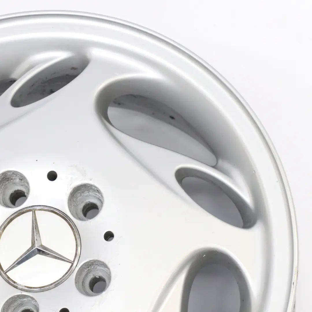 Cerchio in lega argento 16" ET:55 7J per Mercedes Vito W638 con numero di parte A6384010102 Mercedes Vito W638 Cerchio in lega argento 16" ET:55 7J - SKU A6384010102-1 - Numero di parte A6384010102