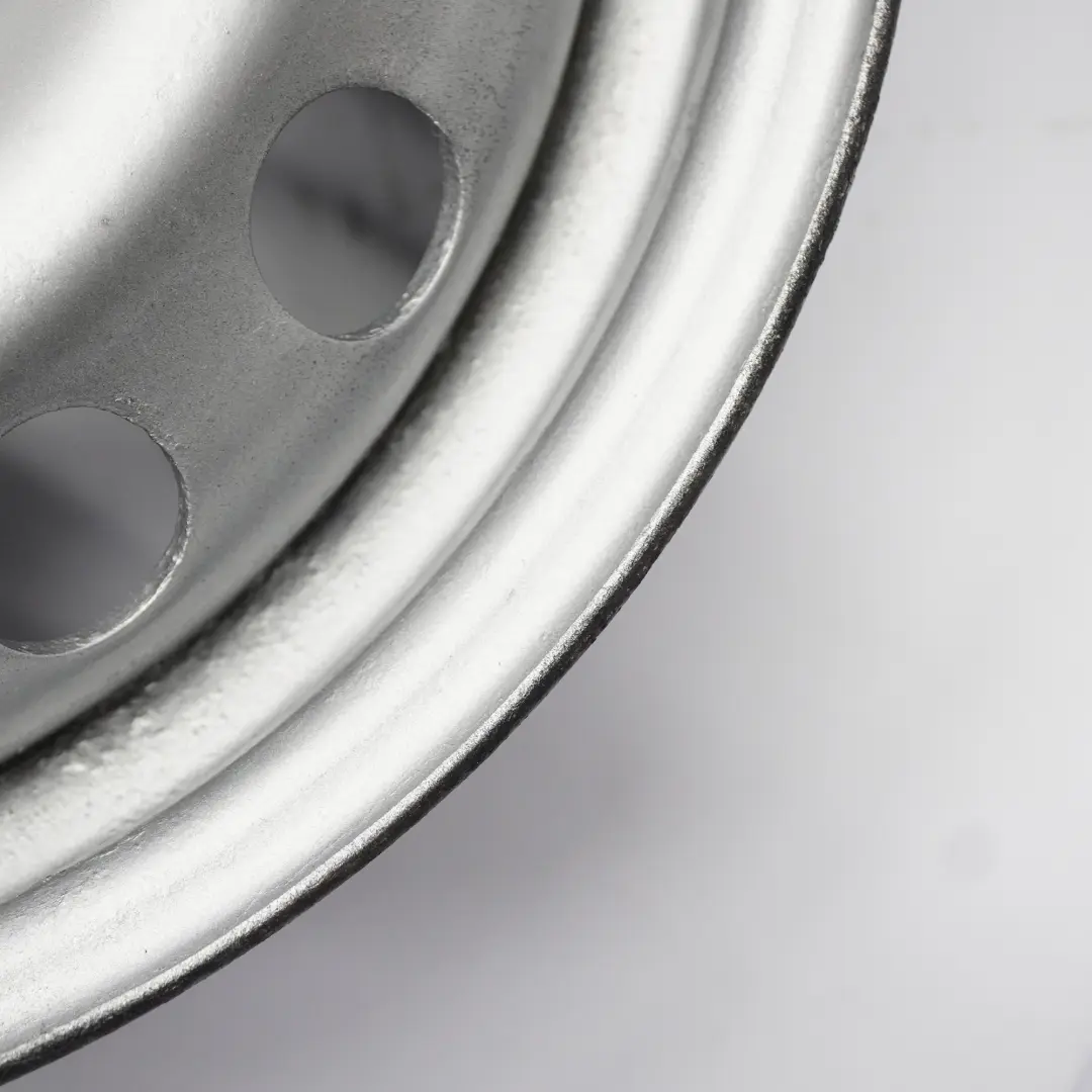 Argento Cerchio in acciaio 15" ET:60 5,5J per Mercedes Vito W638 con numero di parte A6384011501 Mercedes Vito W638 Argento Cerchio in acciaio 15" ET:60 5,5J - SKU A6384011501 - Numero di parte A6384011501