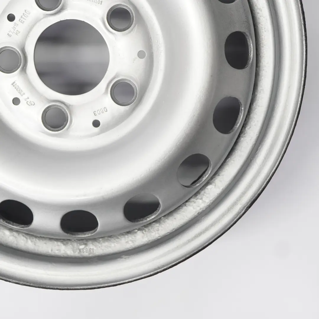 Silberne Stahl felge 15" ET:60 5,5J für Mercedes Vito W638 mit Teilenummer A6384011501 Mercedes Vito W638 Silberne Stahl felge 15" ET:60 5,5J - SKU A6384011501 - Teilenummer A6384011501