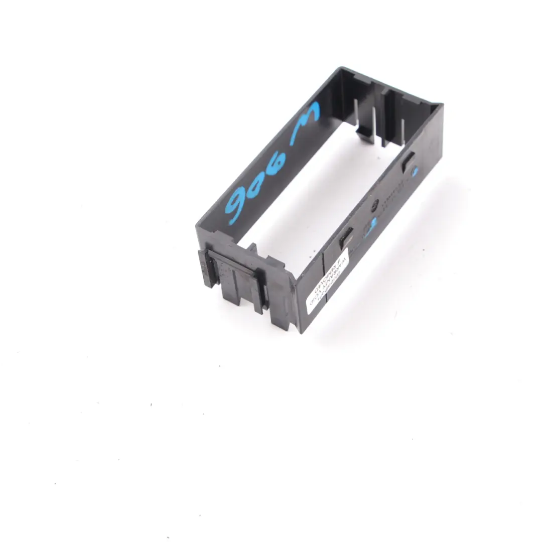 Scatola Fusibili Unità Supporto Staffa Telaio per Mercedes W639 W638 W906 con numero di parte A6385450319 Mercedes W639 W638 W906 Scatola Fusibili Unità Supporto Staffa Telaio - SKU A6385450319 - Numero di parte A6385450319