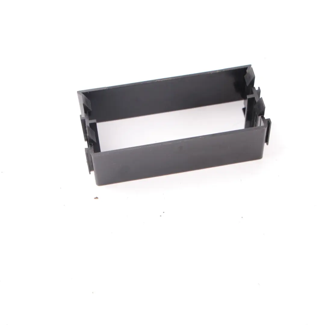 Soporte de la caja de fusibles Marco para Mercedes W639 W638 W906 con número de pieza A6385450319 Mercedes W639 W638 W906 Soporte de la caja de fusibles Marco - SKU A6385450319 - Número de pieza A6385450319