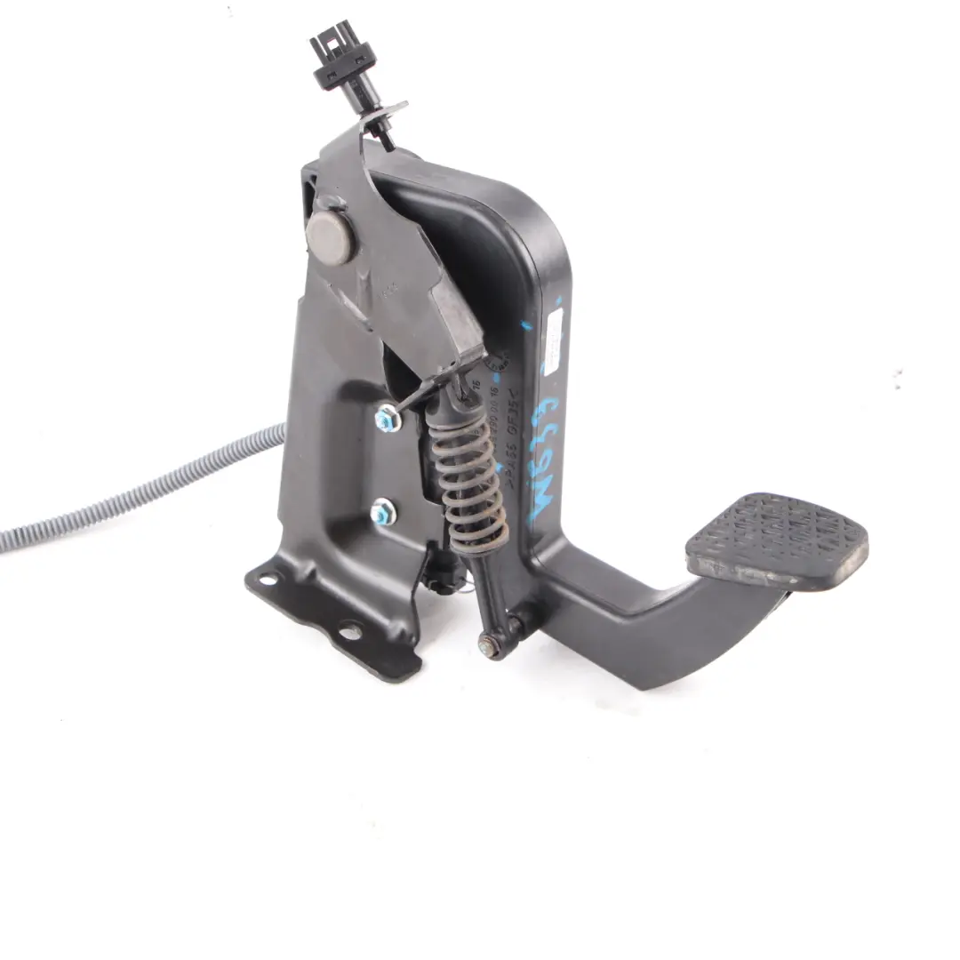 Clutch Pedal Mercedes Vito Viano W639 Manual Pedal Assembly to with Part number A6392900016 Clutch Pedal Mercedes Vito Viano W639 Manual Pedal Assembly - SKU A6392900016 - Part number A6392900016