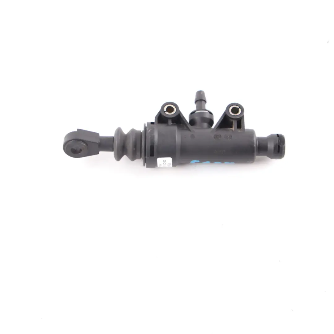 Clutch Master Cylinder A6392900012 to Mercedes Vito Viano W639 with Part number A6392900112 Mercedes Vito Viano W639 Clutch Master Cylinder A6392900012 - SKU A6392900112 - Part number A6392900112