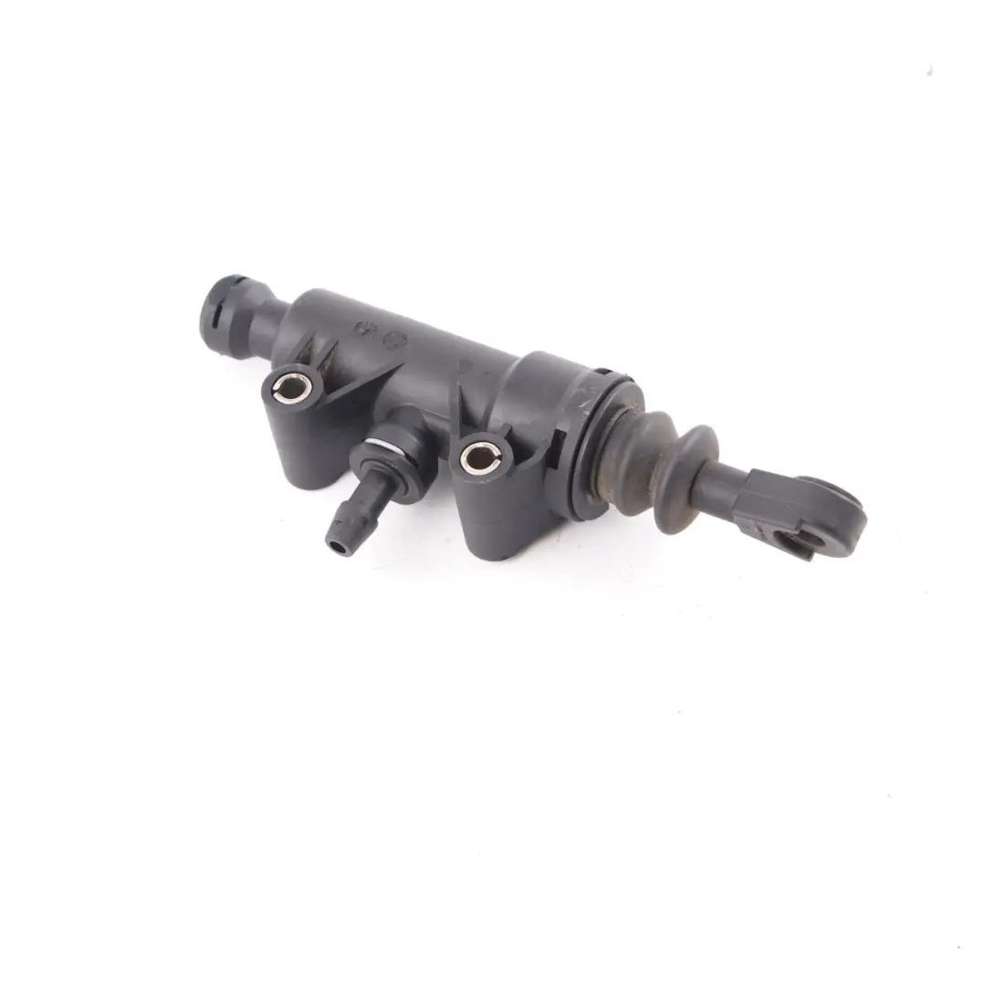 Clutch Master Cylinder A6392900012 to Mercedes Vito Viano W639 with Part number A6392900112 Mercedes Vito Viano W639 Clutch Master Cylinder A6392900012 - SKU A6392900112 - Part number A6392900112