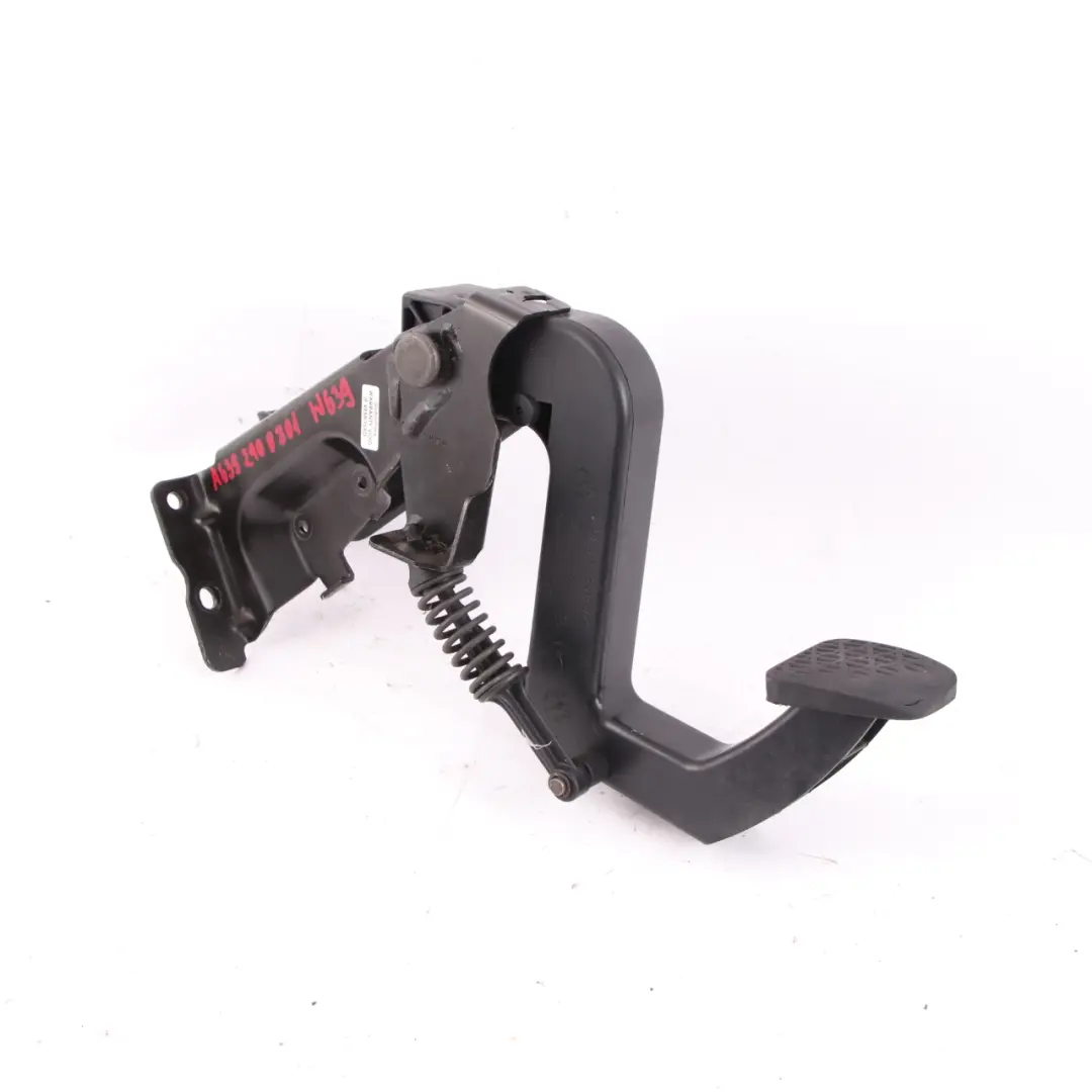 Pedal Embrague Manual para Mercedes Vito Viano W639 con número de pieza A6392900801 Mercedes Vito Viano W639 Pedal Embrague Manual - SKU A6392900801 - Número de pieza A6392900801