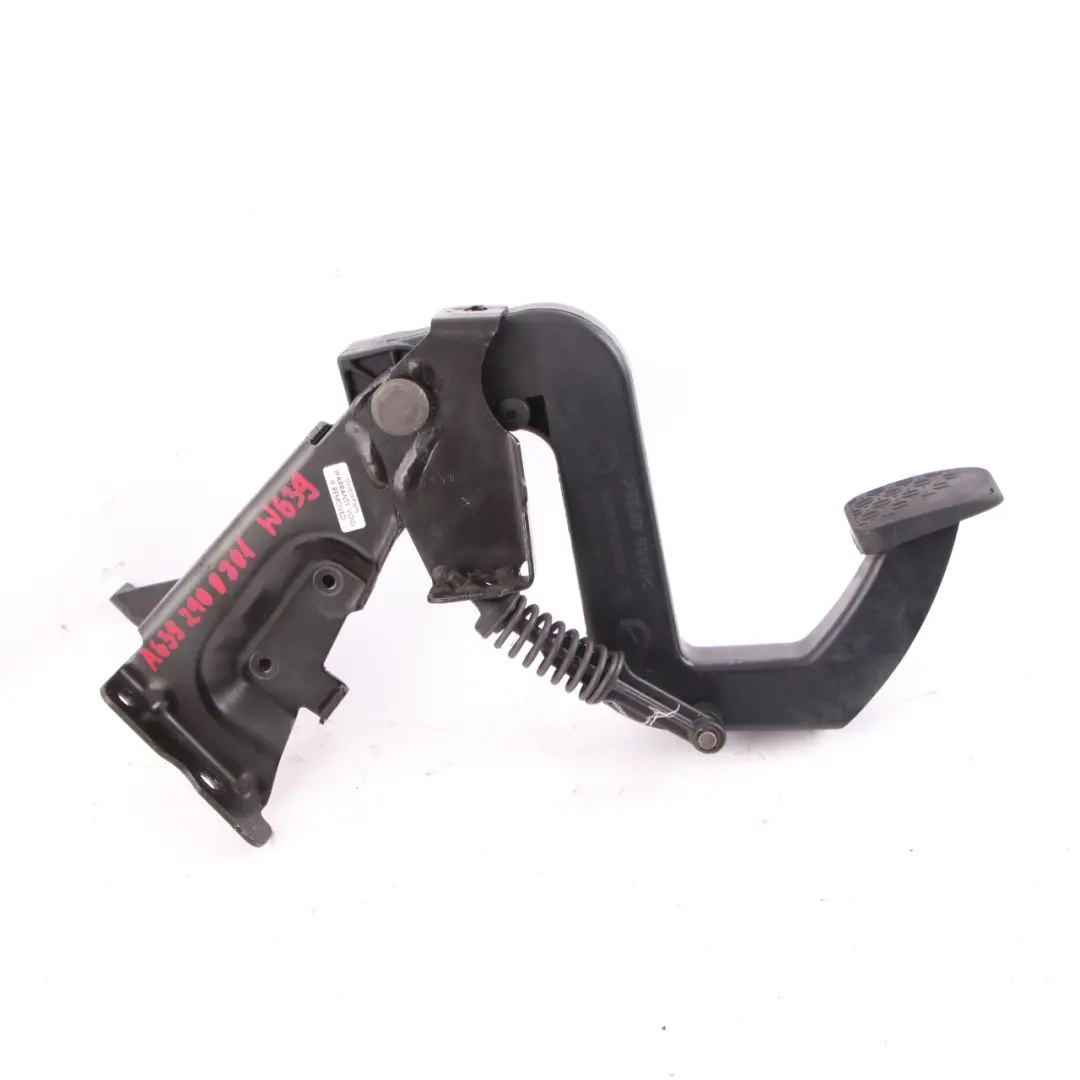 Clutch Pedal Assembly to Mercedes Vito Viano W639 Manual with Part number A6392900801 Mercedes Vito Viano W639 Manual Clutch Pedal Assembly - SKU A6392900801 - Part number A6392900801