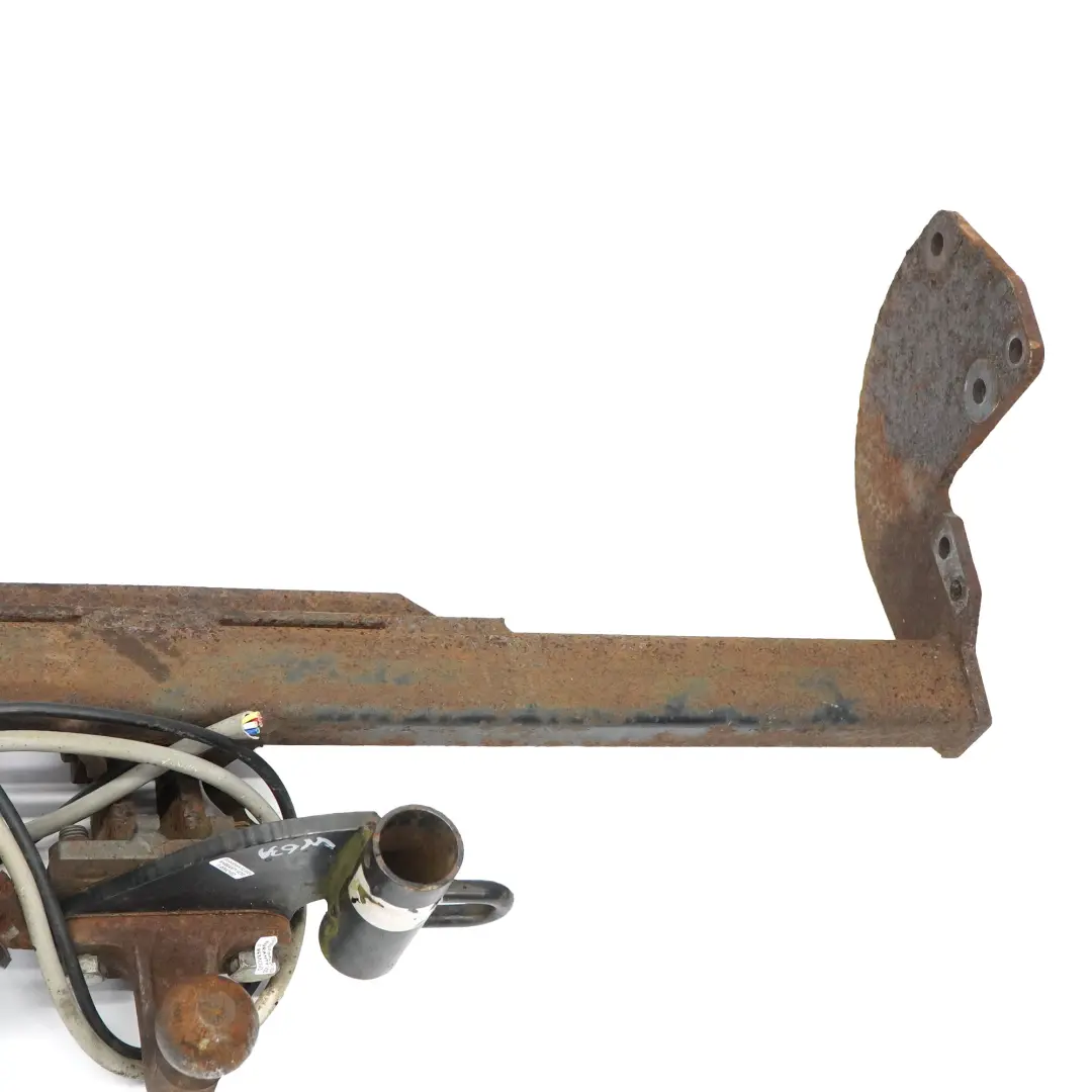 Enganche de remolque trasero Mecanismo barra Parachoques para Mercedes Vito W639 con número de pieza A6393101495 Mercedes Vito W639 Enganche de remolque trasero Mecanismo barra Parachoques - SKU A6393101495-1 - Número de pieza A6393101495