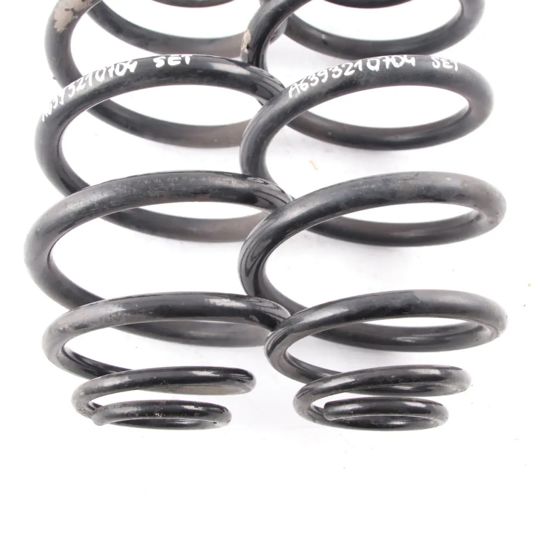 Juego suspensión eje trasero muelles helicoidales 2x Azul para Mercedes Vito W639 con número de pieza A6393210704 Mercedes Vito W639 Juego suspensión eje trasero muelles helicoidales 2x Azul - SKU A6393210704 - Número de pieza A6393210704