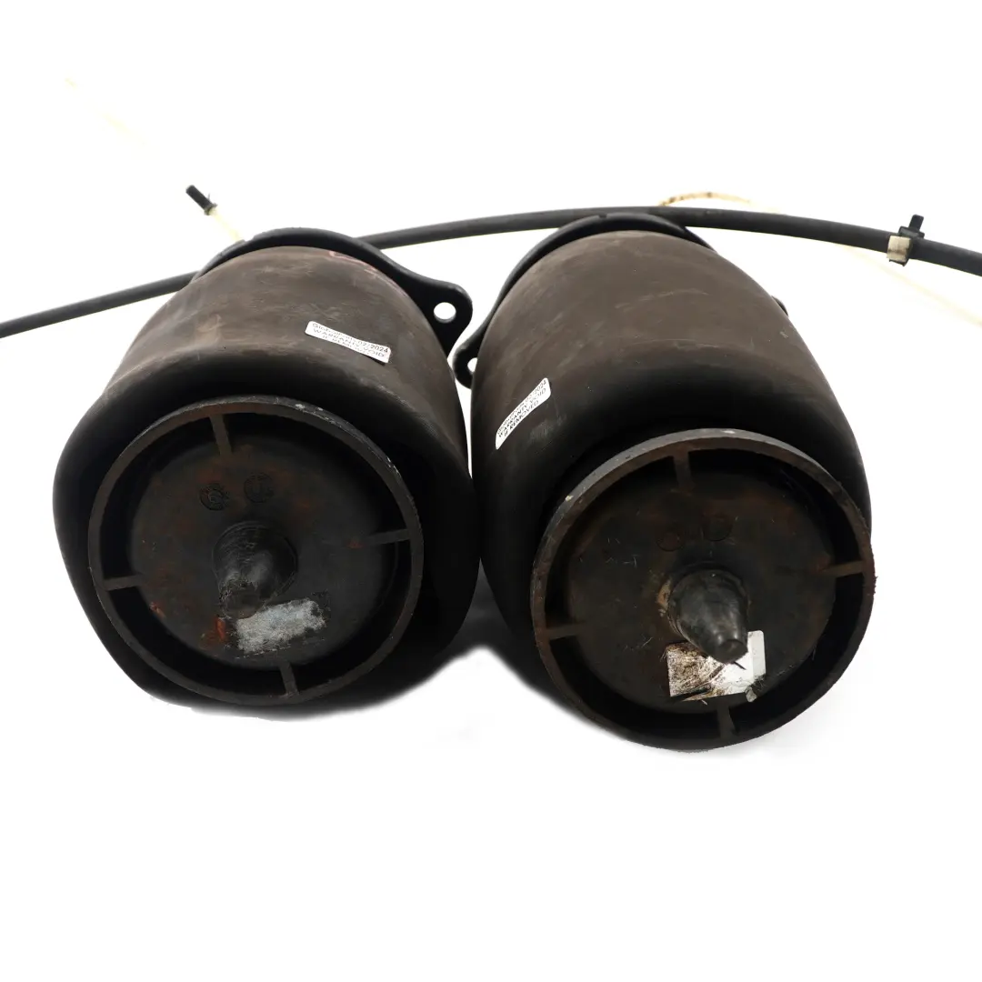 Jeu soufflets d'air pour suspension pneumatique Tuyau gauche droit pour Mercedes W639 à propos du numéro de pièce A6393280101 Mercedes W639 Jeu soufflets d'air pour suspension pneumatique Tuyau gauche droit - SKU A6393280101 - Numéro de pièce A6393280101