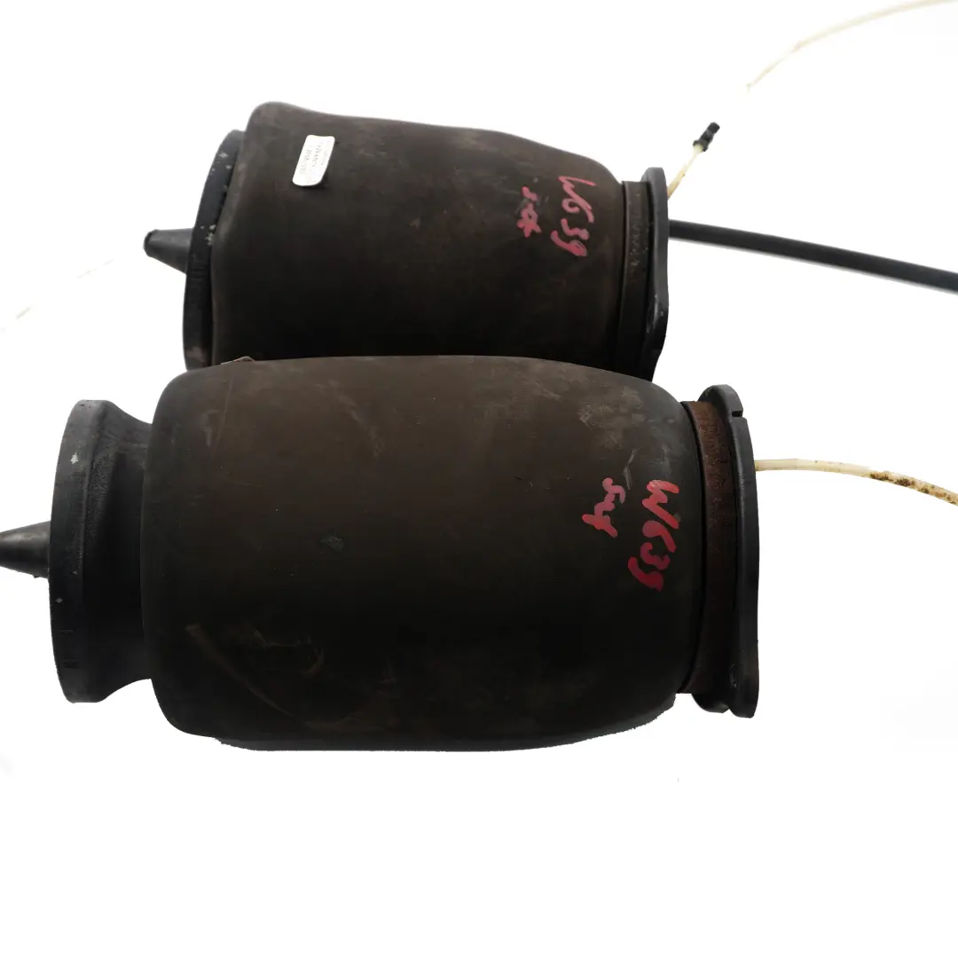 Jeu soufflets d'air pour suspension pneumatique Tuyau gauche droit pour Mercedes W639 à propos du numéro de pièce A6393280101 Mercedes W639 Jeu soufflets d'air pour suspension pneumatique Tuyau gauche droit - SKU A6393280101 - Numéro de pièce A6393280101