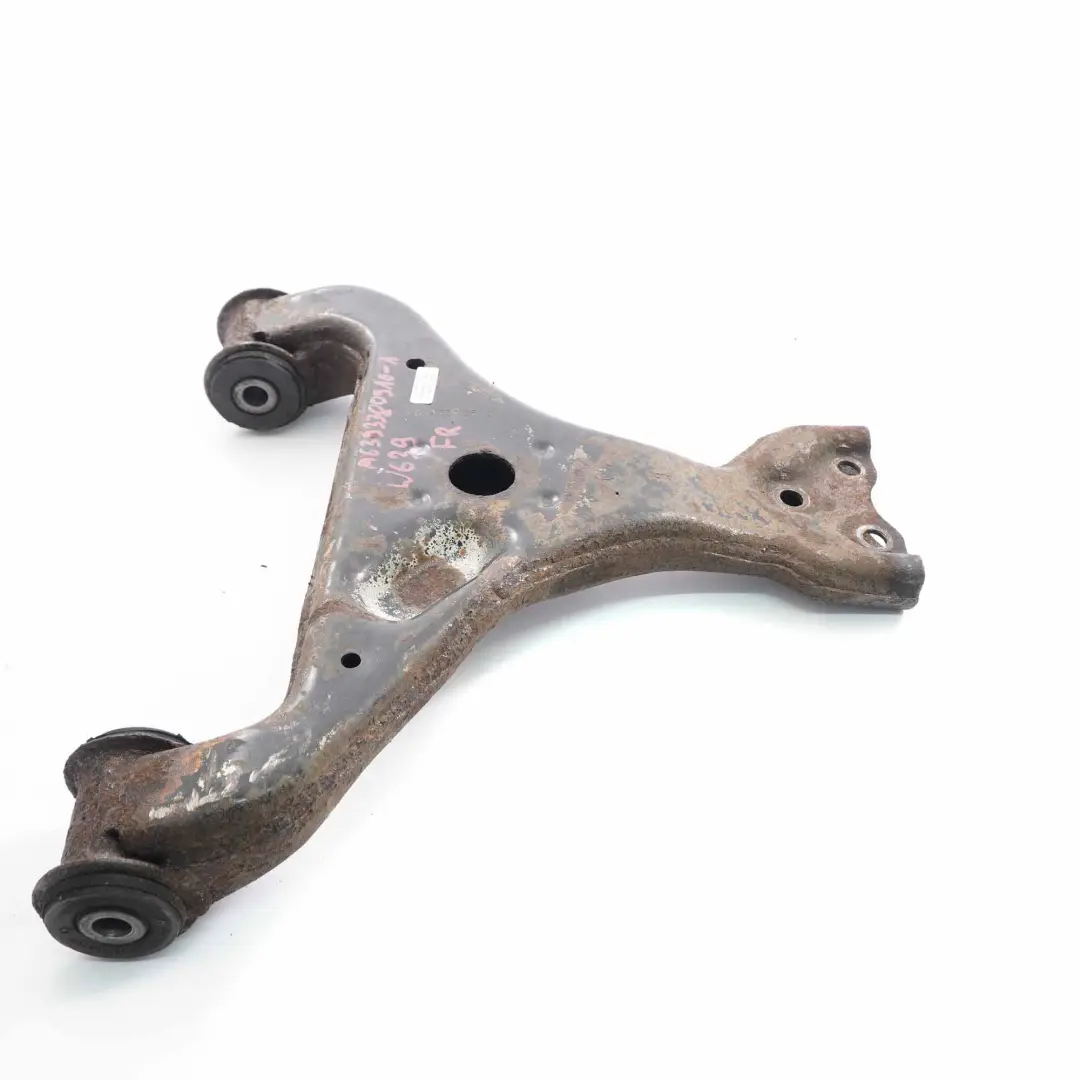 Braccio Controllo Assale Anteriore Destro Giunto Vomere Inferiore per Mercedes W639 con numero di parte A6393300910 Mercedes W639 Braccio Controllo Assale Anteriore Destro Giunto Vomere Inferiore - SKU A6393300910-1 - Numero di parte A6393300910