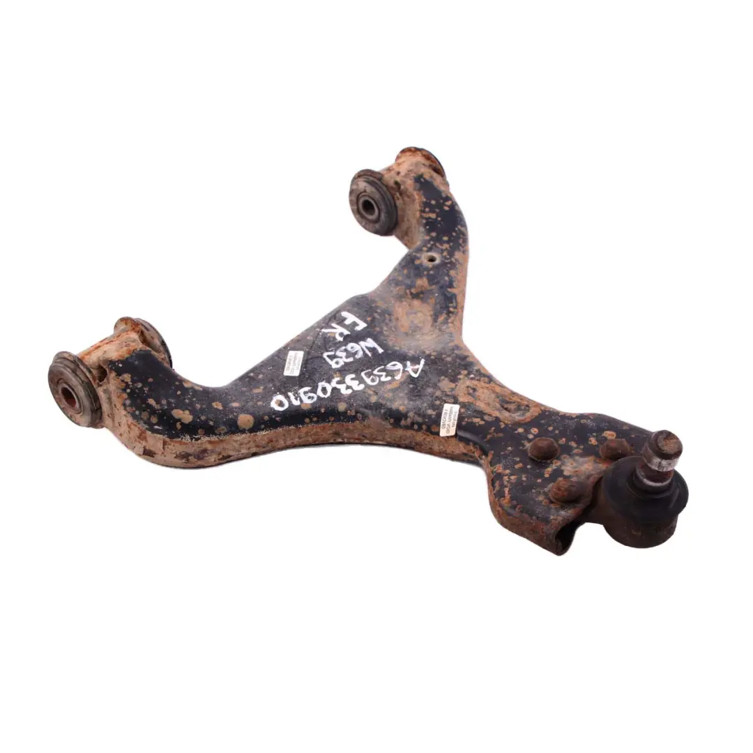 Braccio Oscillante Anteriore Giunto Forcella Destro per Mercedes Vito Viano W639 con numero di parte A6393300910 Mercedes Vito Viano W639 Braccio Oscillante Anteriore Giunto Forcella Destro - SKU A6393300910 - Numero di parte A6393300910