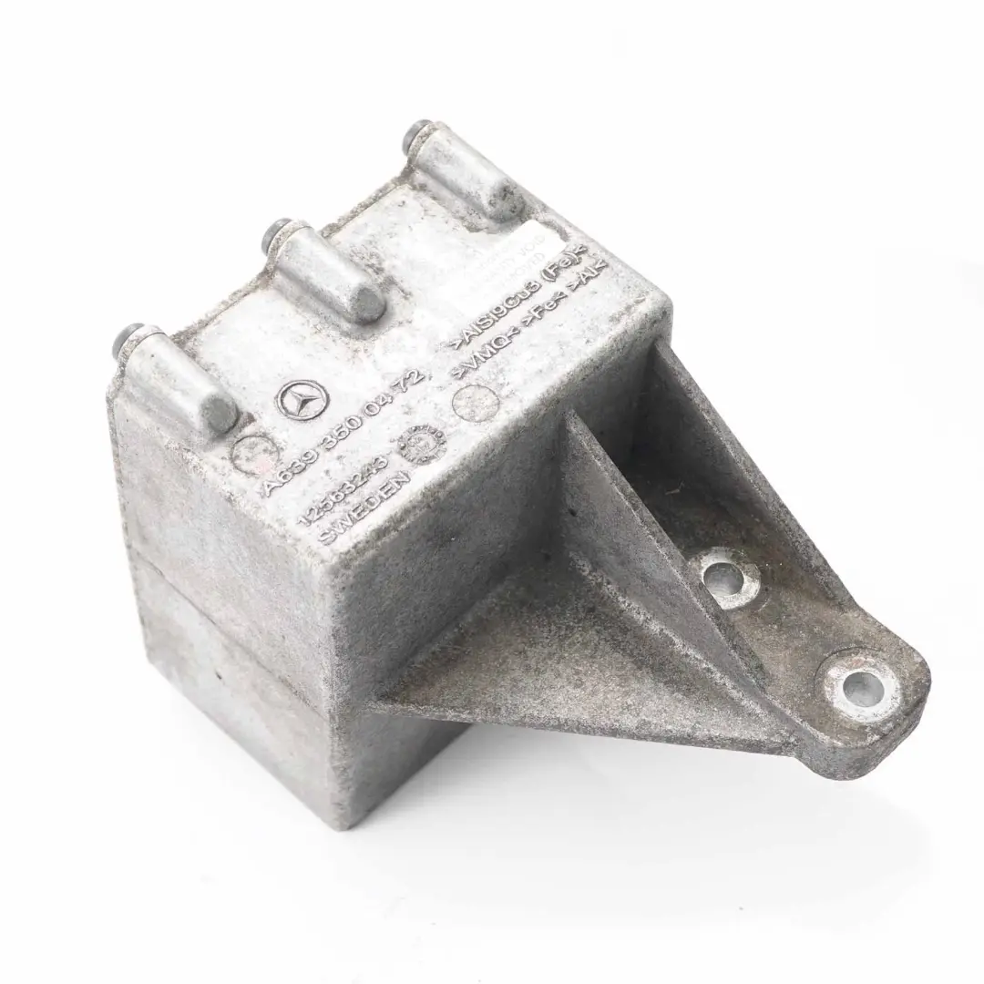 Amortisseur vibrations Mercedes W639 Essieu arrière différentiel pour à propos du numéro de pièce A6393500472 Amortisseur vibrations Mercedes W639 Essieu arrière différentiel - SKU A6393500472 - Numéro de pièce A6393500472