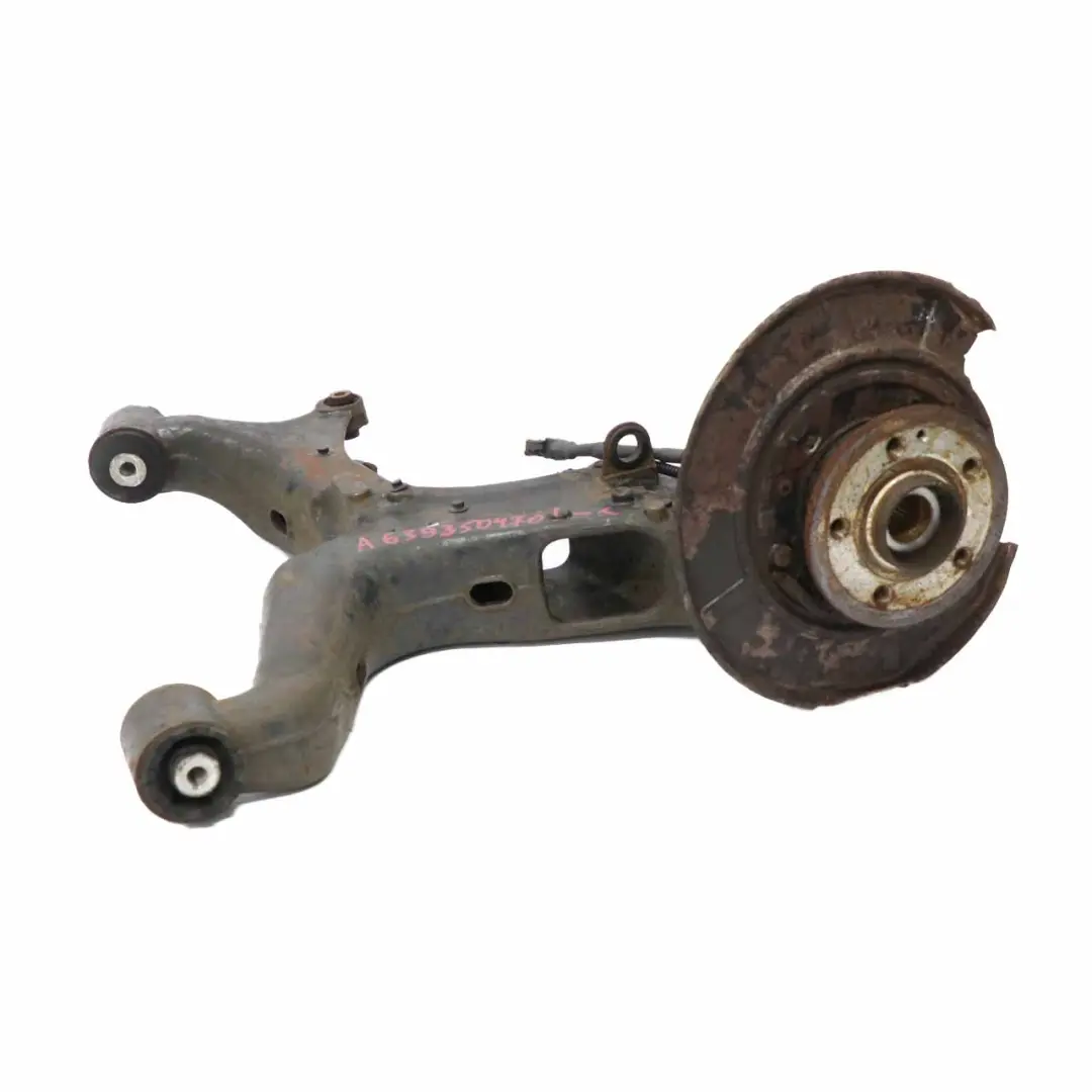 Radnabe links Bein Querlenker torsionssteif Hinterachse für Mercedes W639 mit Teilenummer A6393504701 Mercedes W639 Radnabe links Bein Querlenker torsionssteif Hinterachse - SKU A6393504701-2 - Teilenummer A6393504701