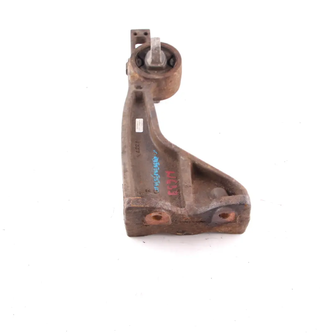 Support fixation de différentiel d'essieu arrière Mercedes Vito W639 - SKU A6393530595 - Numéro de pièce A6393530595
