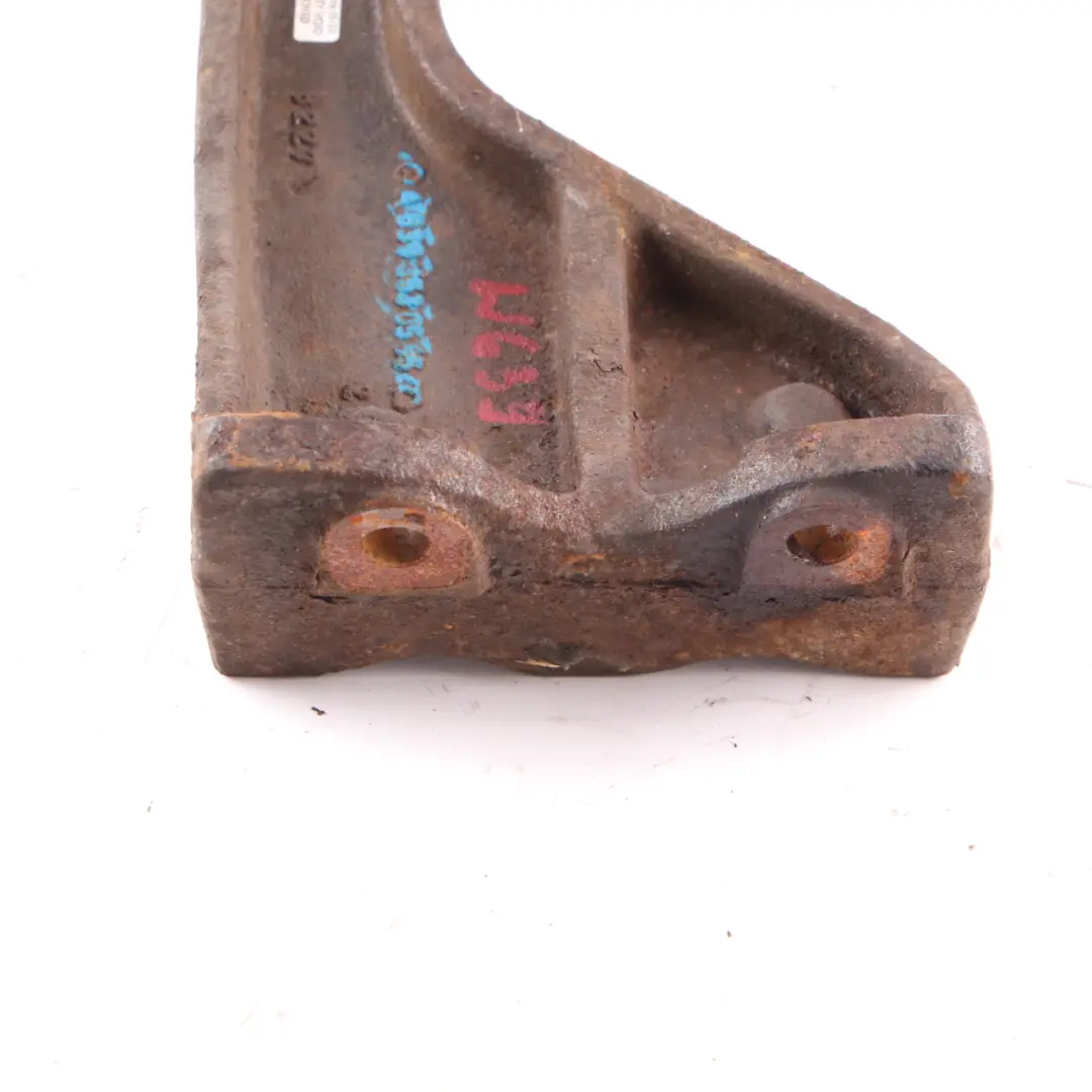 Supporto supporto differenziale asse posteriore per Mercedes Vito W639 con numero di parte A6393530595 Mercedes Vito W639 Supporto supporto differenziale asse posteriore - SKU A6393530595 - Numero di parte A6393530595