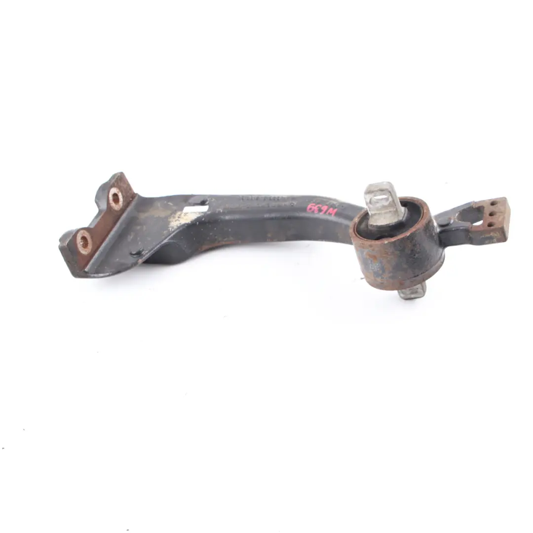 Supporto supporto differenziale asse posteriore A6393530595 per Mercedes Vito W639 con numero di parte A6393530695 Mercedes Vito W639 Supporto supporto differenziale asse posteriore A6393530595 - SKU A6393530695 - Numero di parte A6393530695