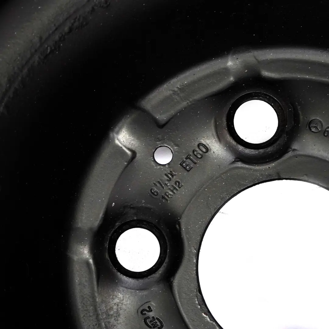 Llanta de acero negra 16" 6,5J ET:60 para Mercedes Viano Vito W639 con número de pieza A6394011302 Mercedes Viano Vito W639 Llanta de acero negra 16" 6,5J ET:60 - SKU A6394011302-4 - Número de pieza A6394011302